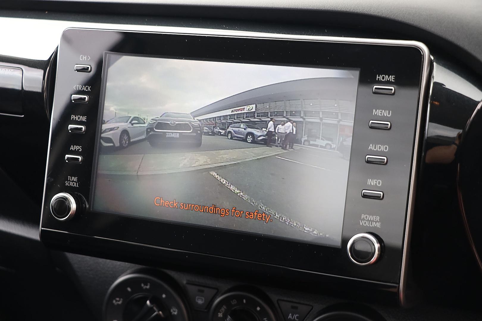 Toyota Hilux image 3