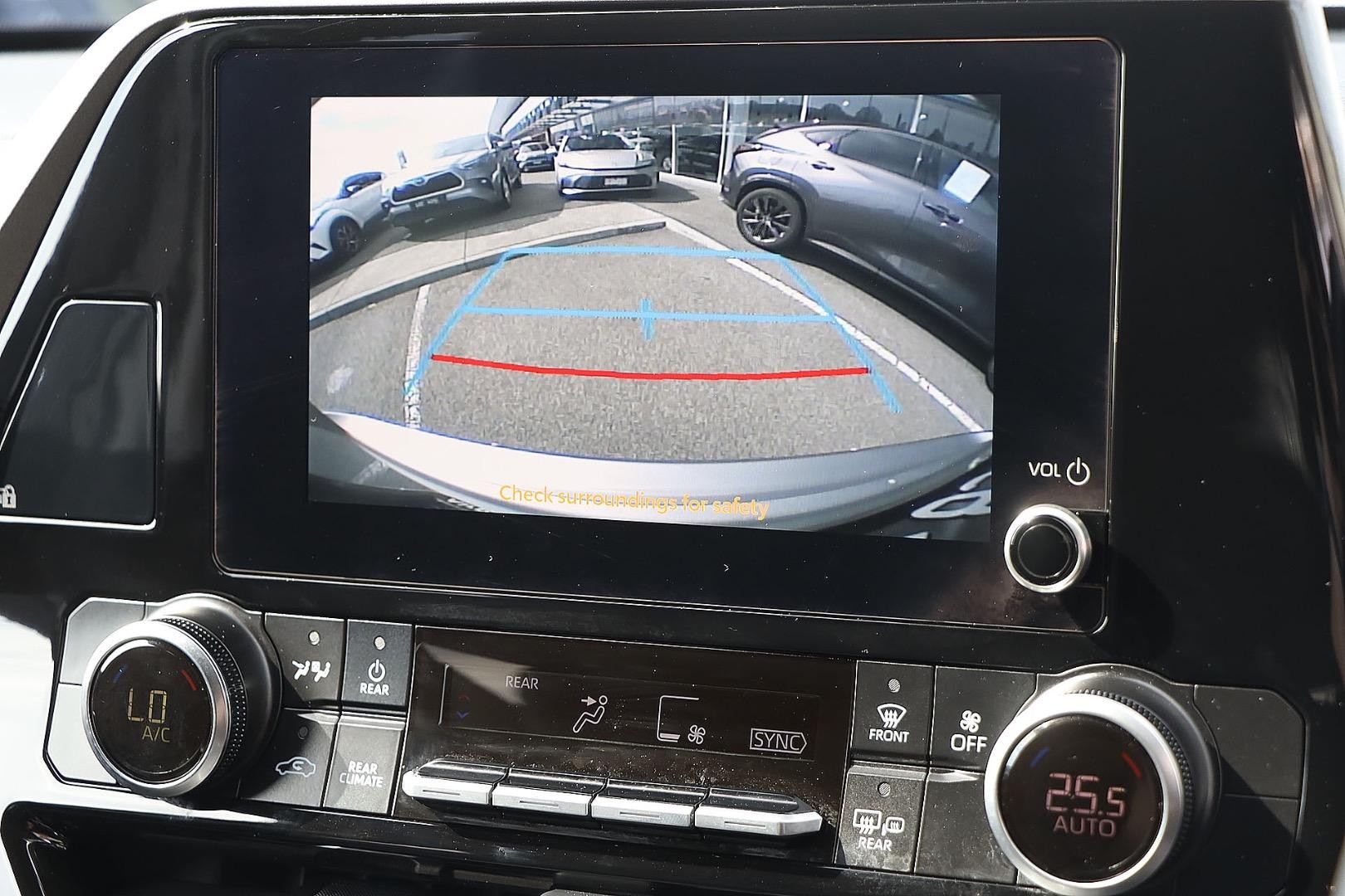 Toyota Kluger image 3