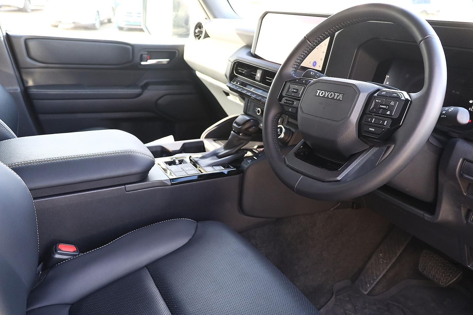 Toyota Landcruiser Prado image 2