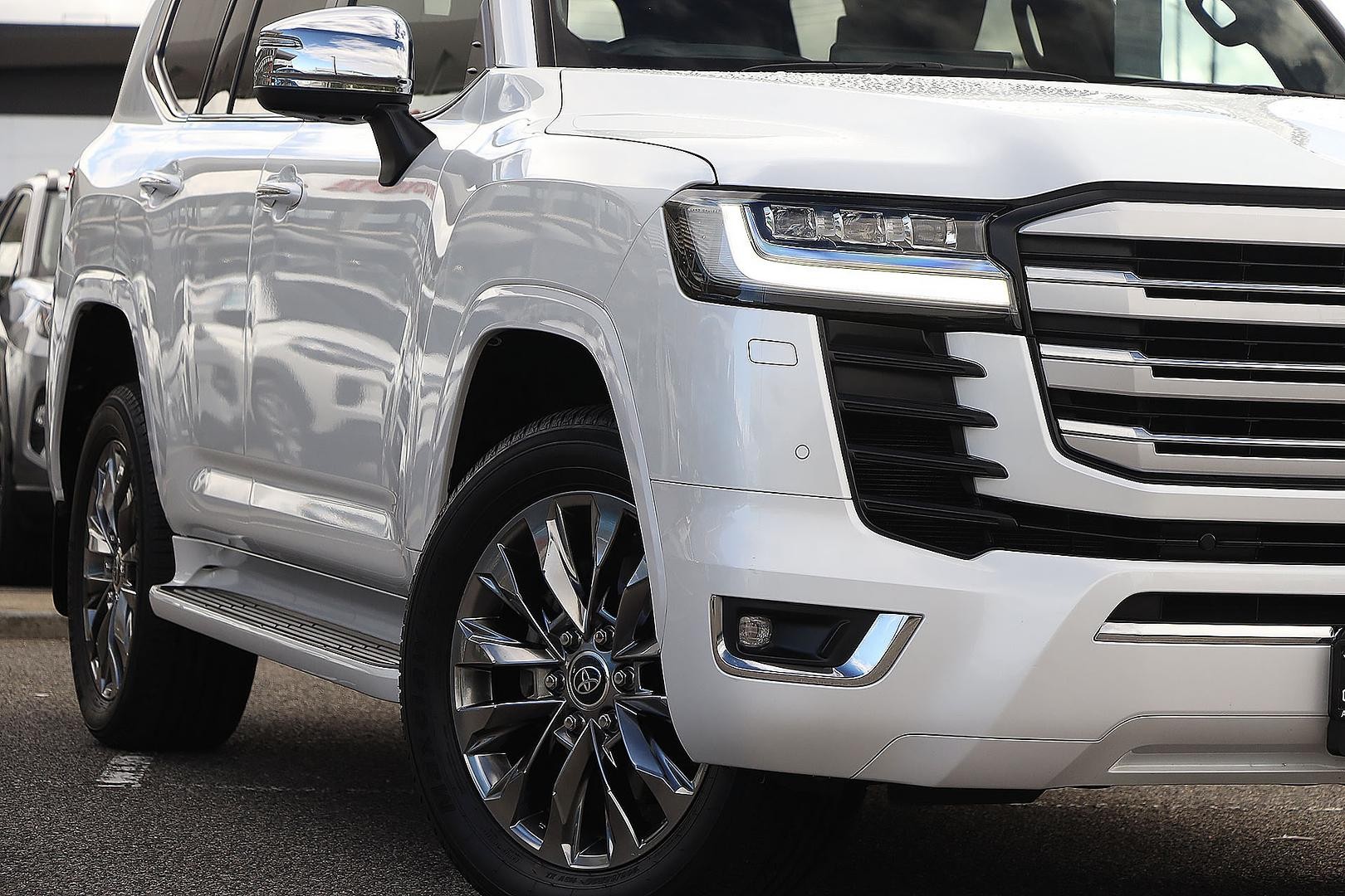 Toyota Landcruiser image 2