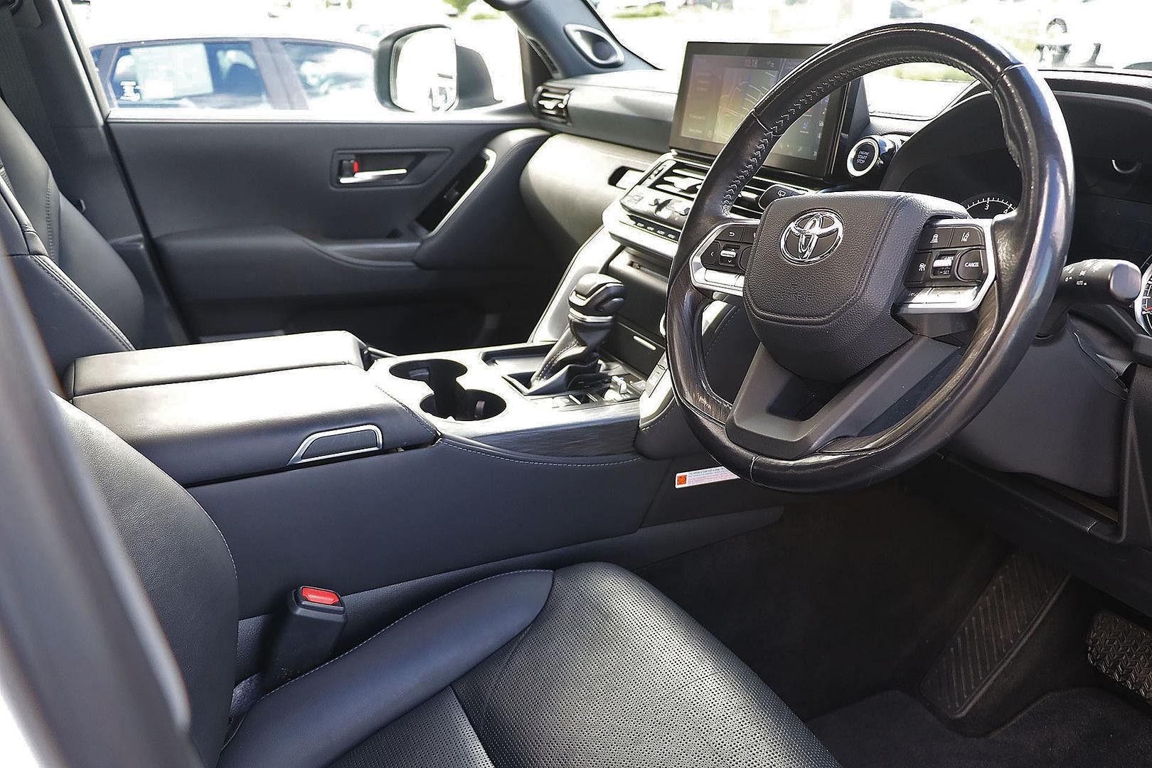 Toyota Landcruiser image 2