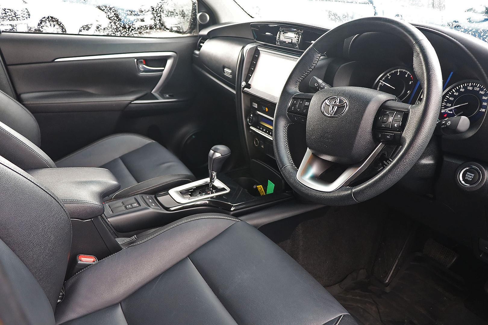 Toyota Fortuner image 2