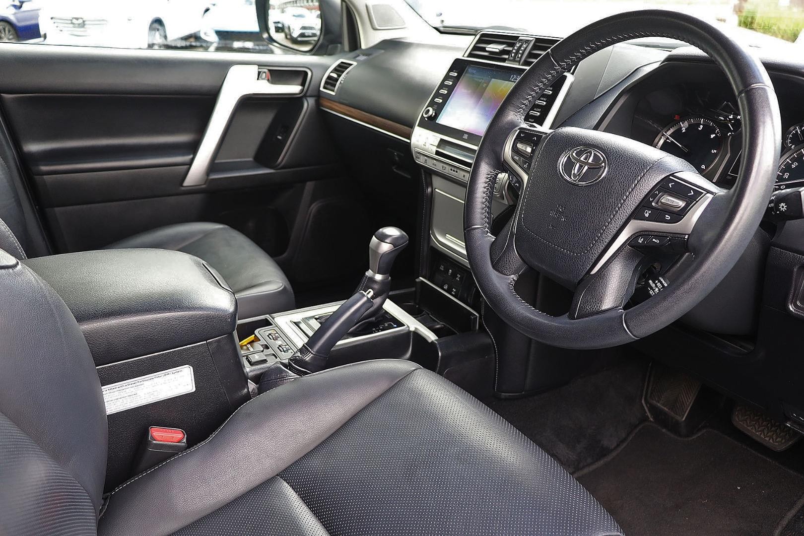 Toyota Landcruiser Prado image 2