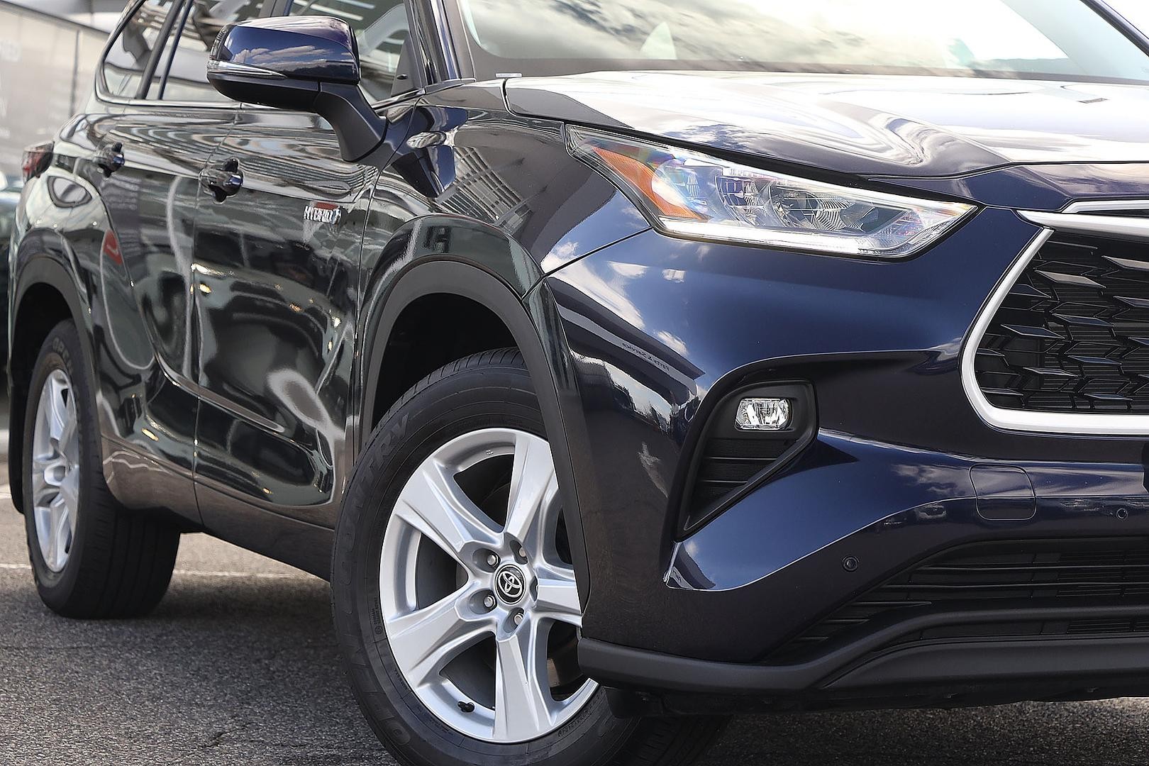 Toyota Kluger image 2