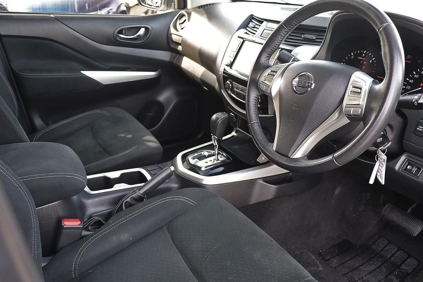 Nissan Navara image 2