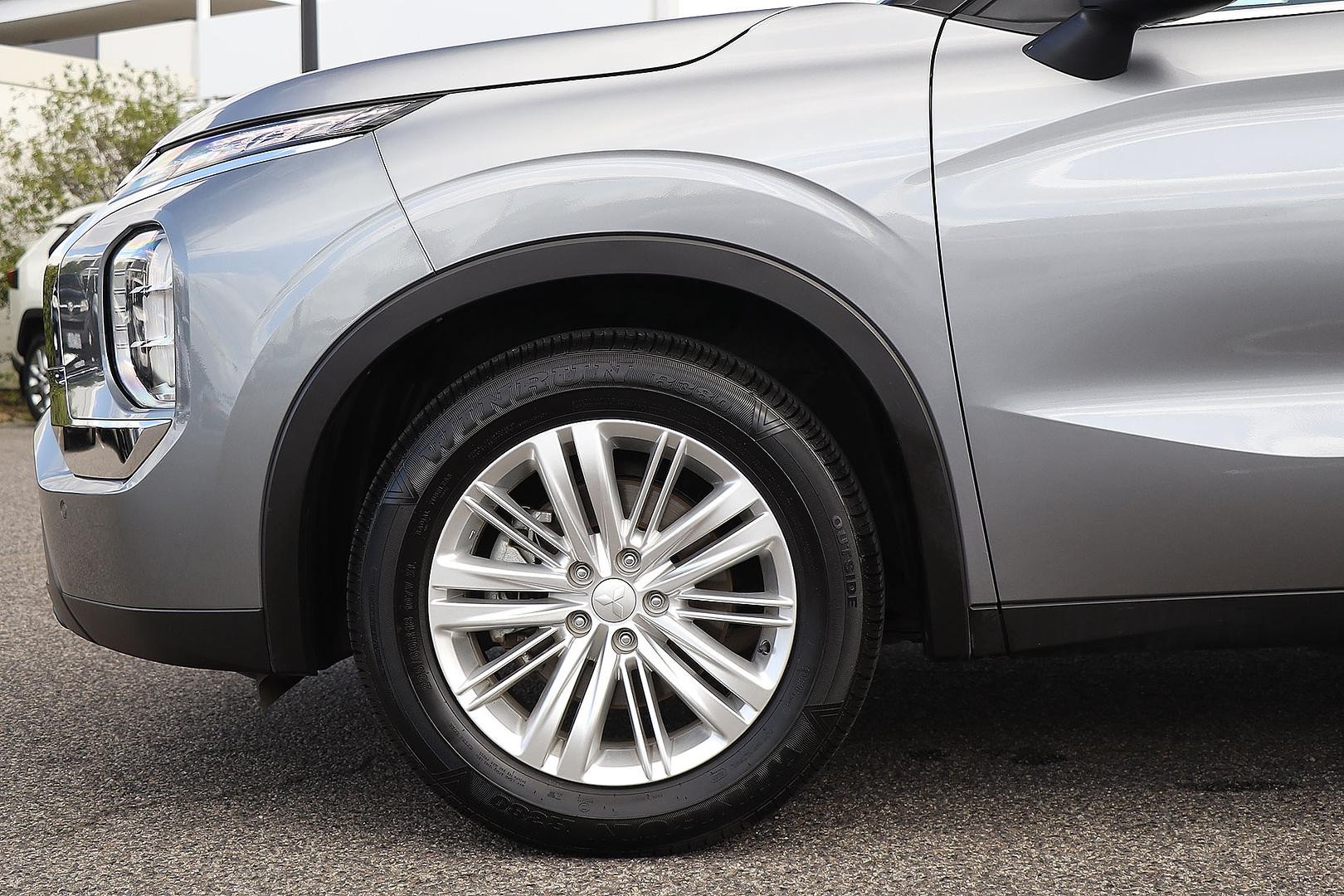 Mitsubishi Outlander image 4