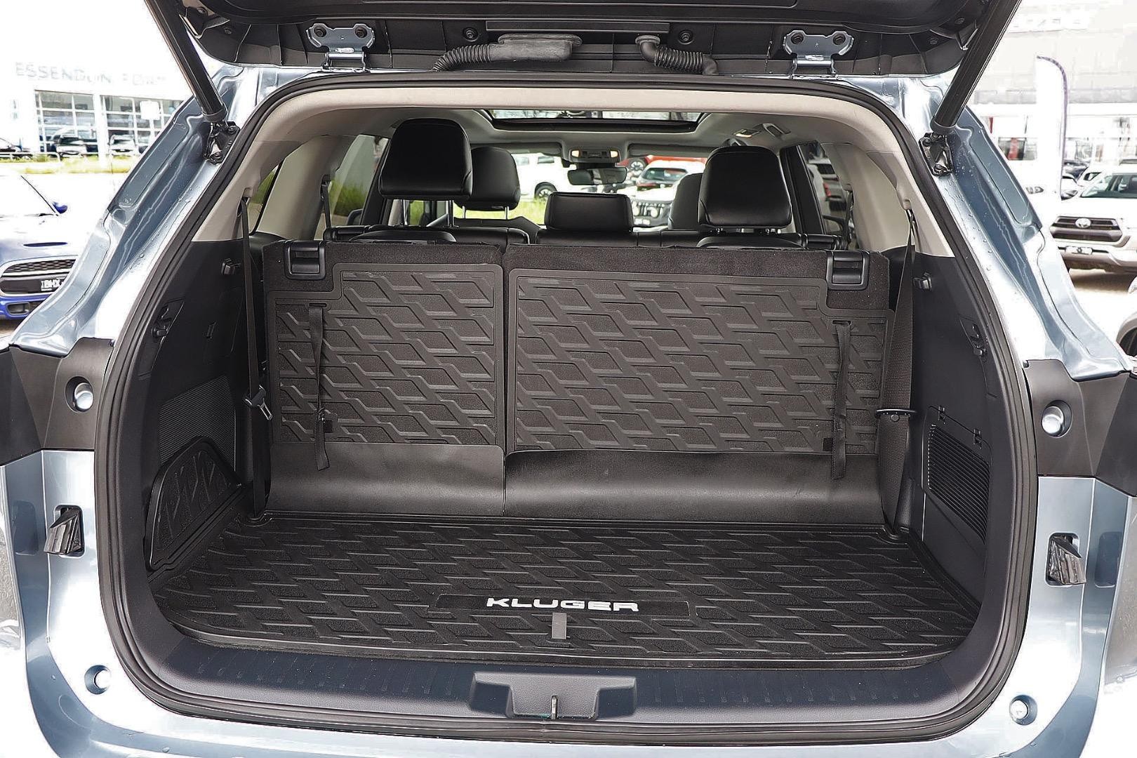 Toyota Kluger image 4