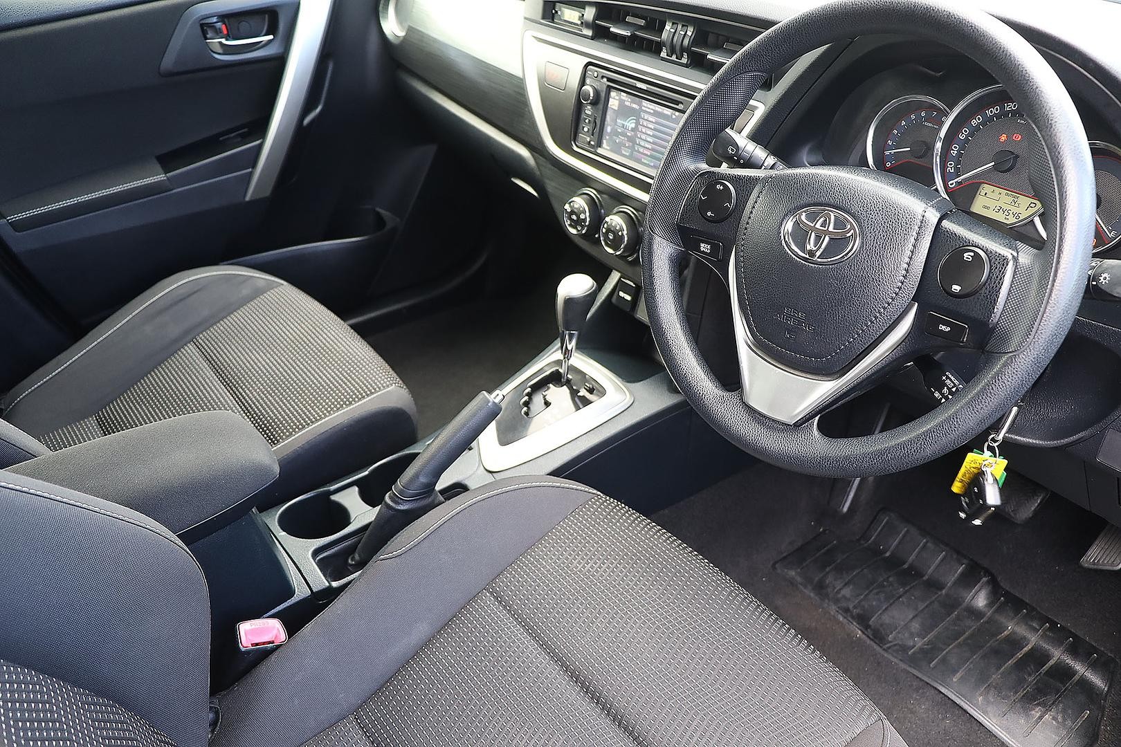 Toyota Corolla image 2