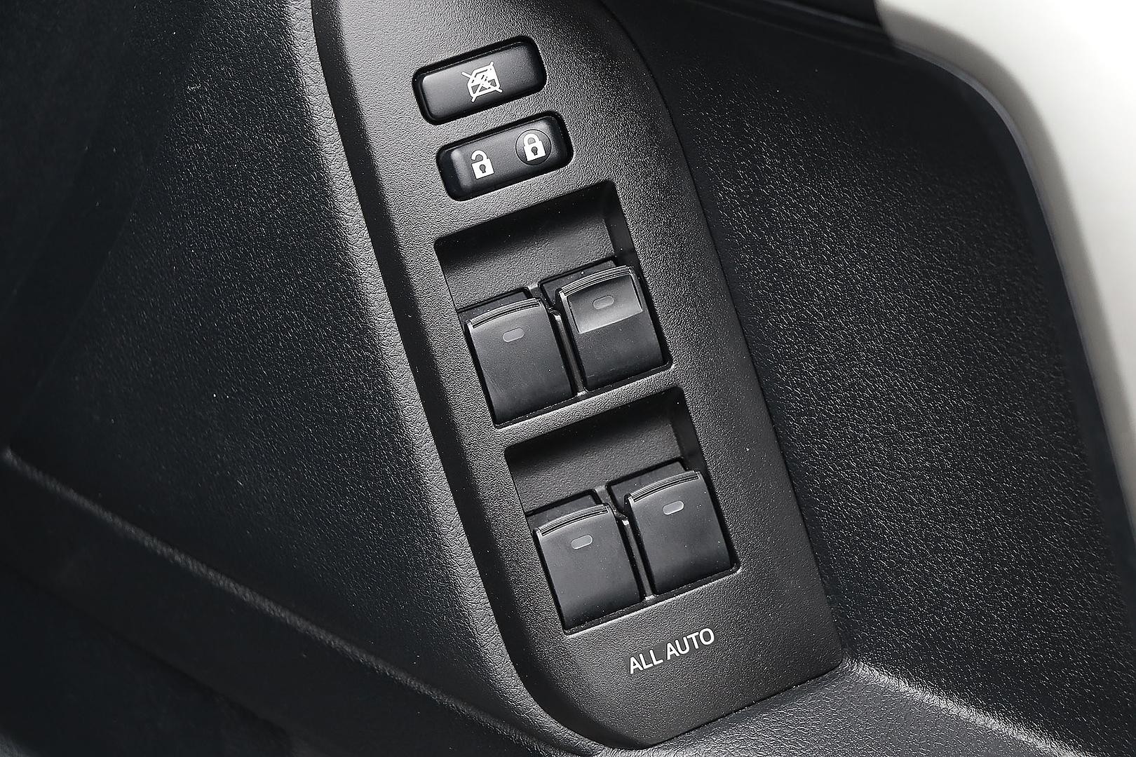 Toyota Landcruiser Prado image 2