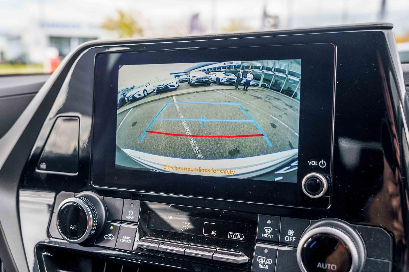 Toyota Kluger image 3