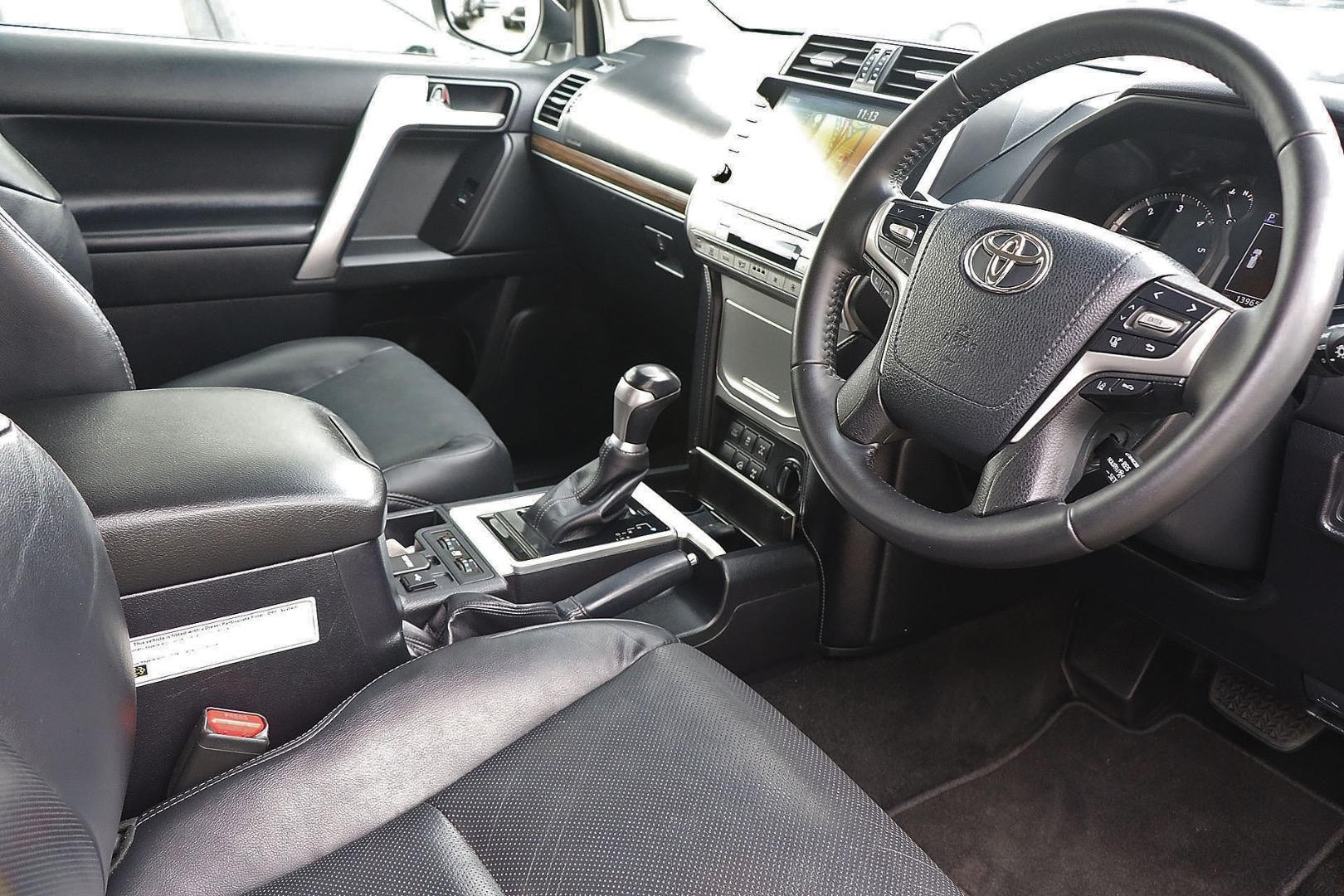 Toyota Landcruiser Prado image 2