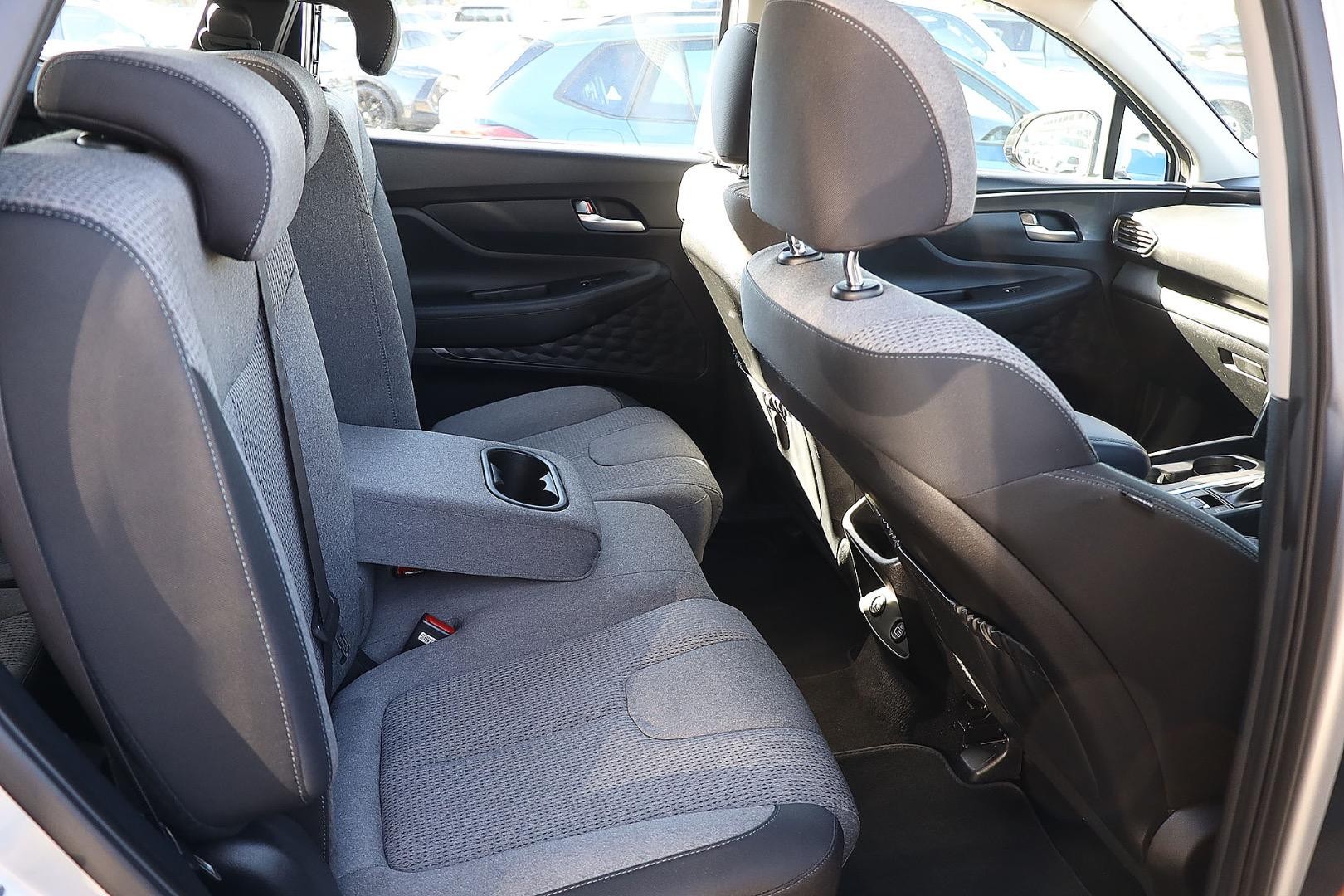Hyundai Santa Fe image 4