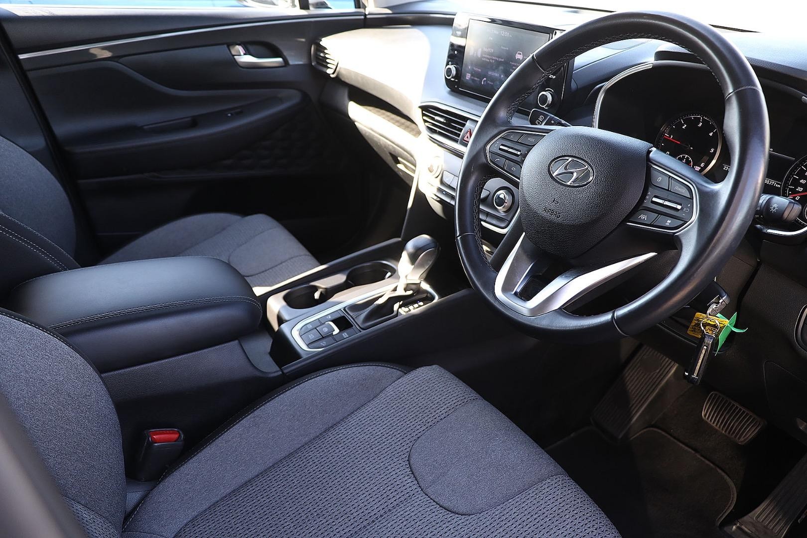 Hyundai Santa Fe image 2