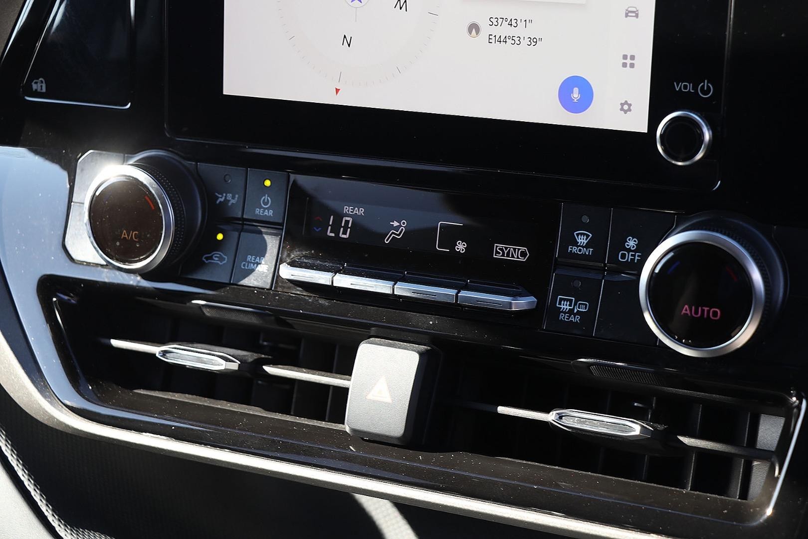 Toyota Kluger image 4