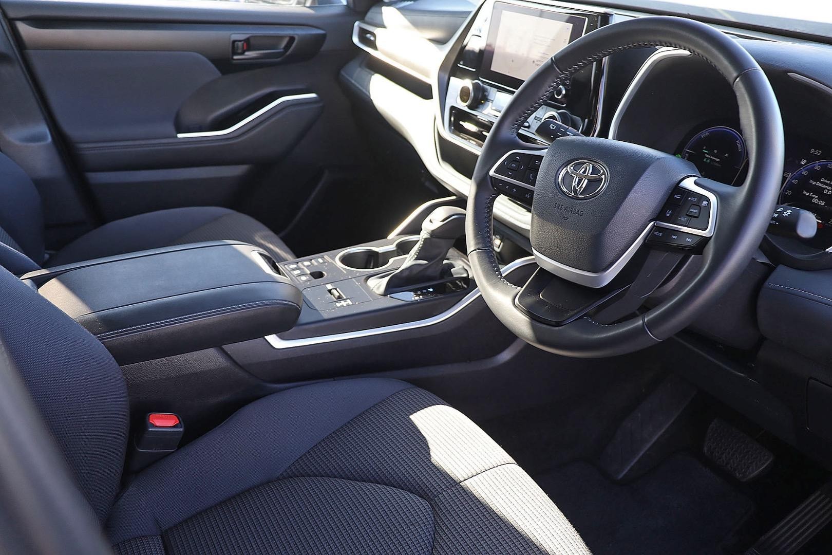 Toyota Kluger image 2
