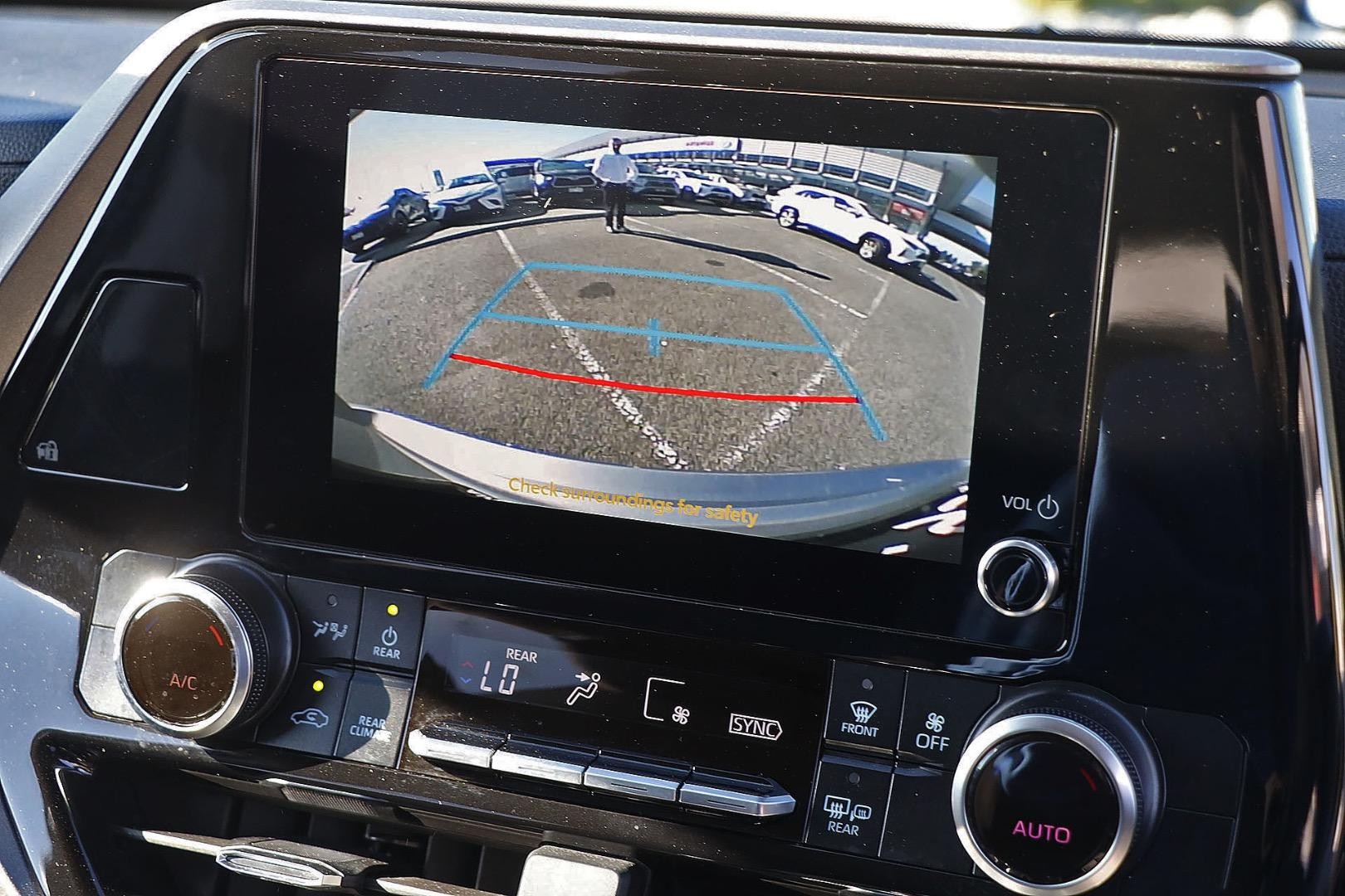 Toyota Kluger image 3