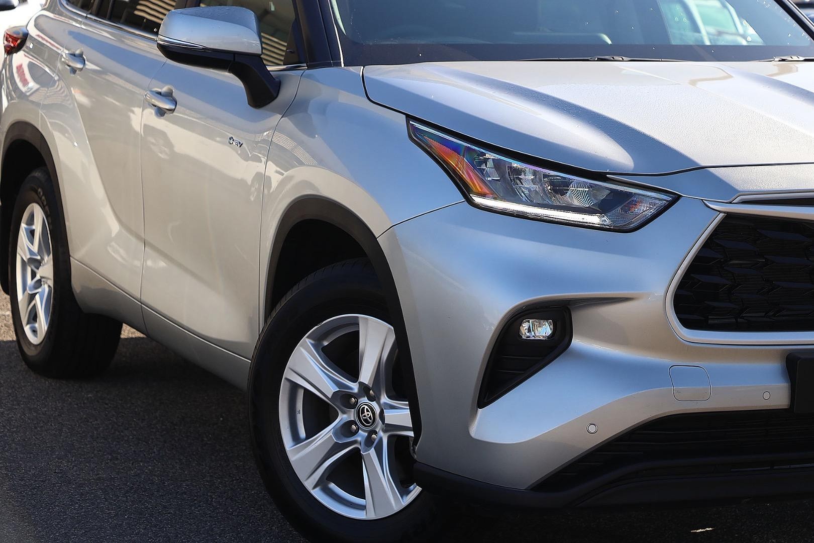 Toyota Kluger image 2