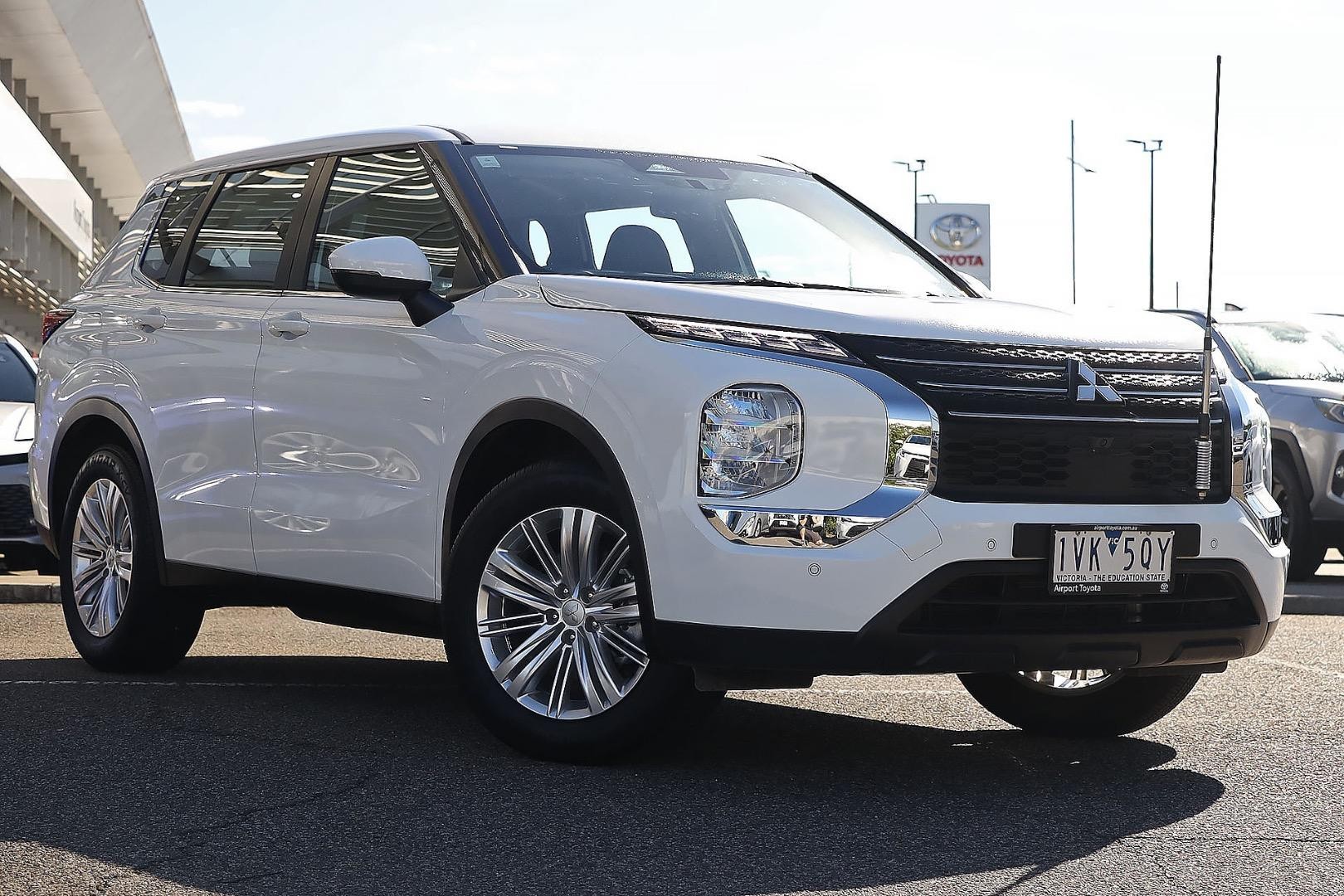 Mitsubishi Outlander image 1