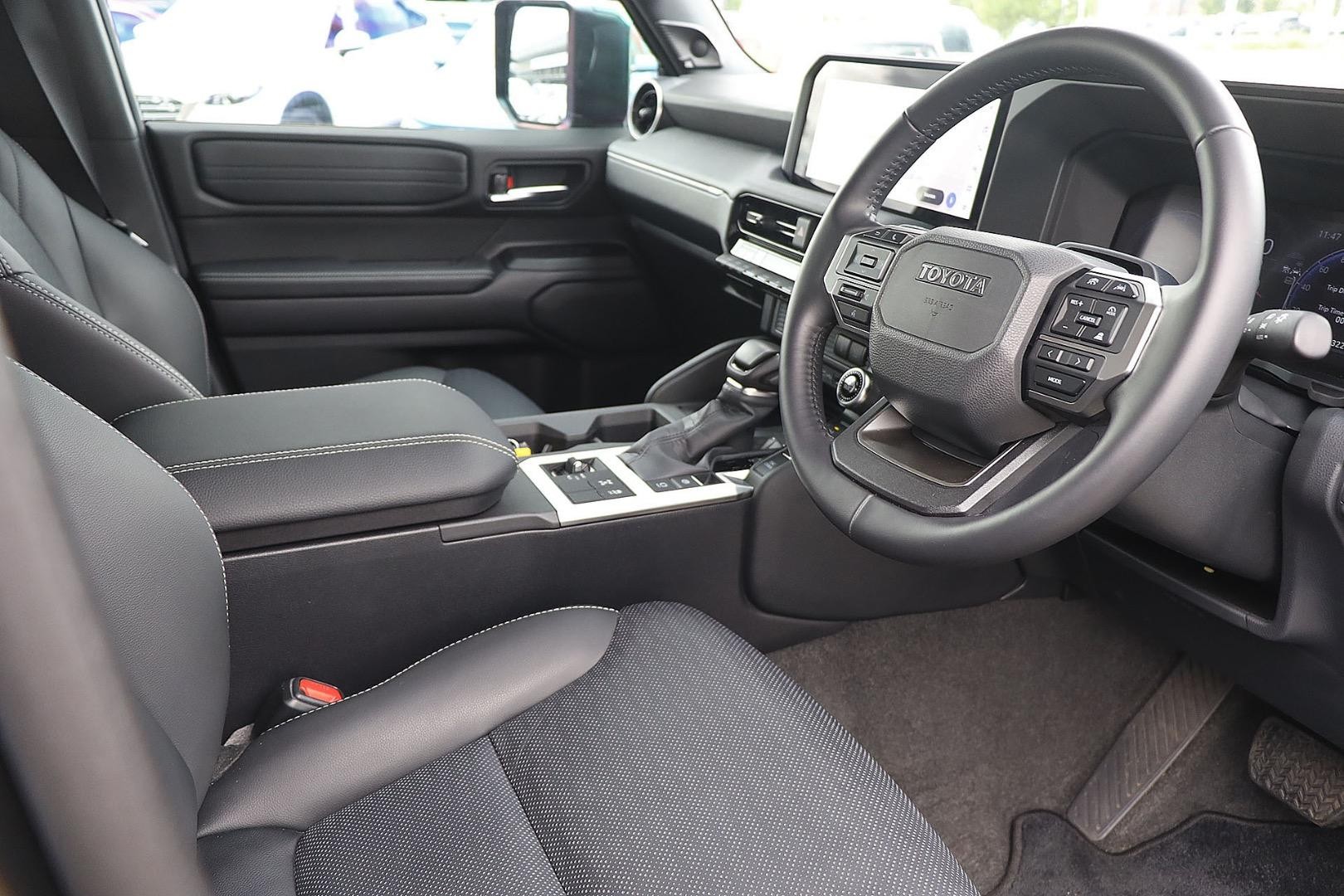 Toyota Landcruiser Prado image 2