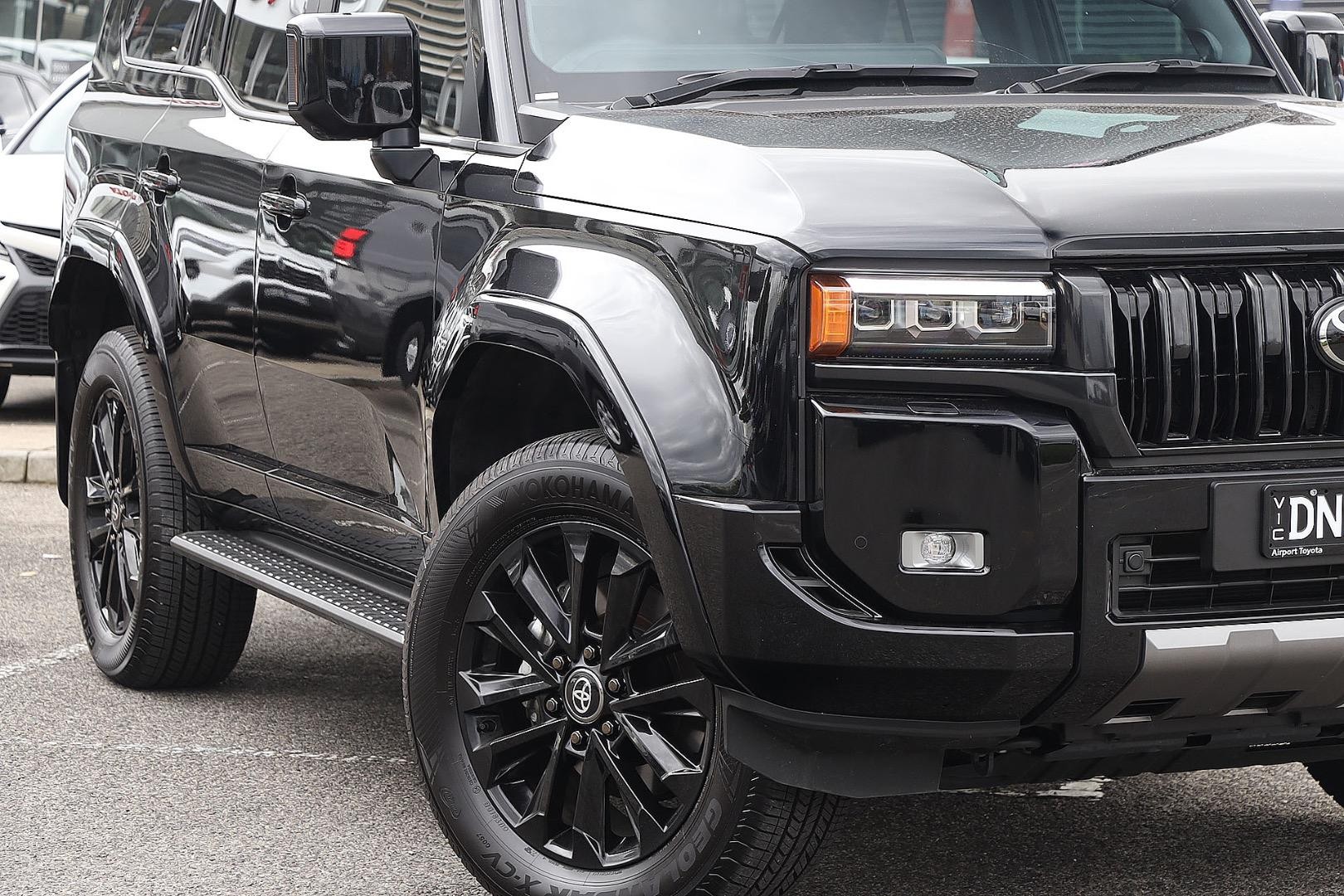 Toyota Landcruiser Prado image 2