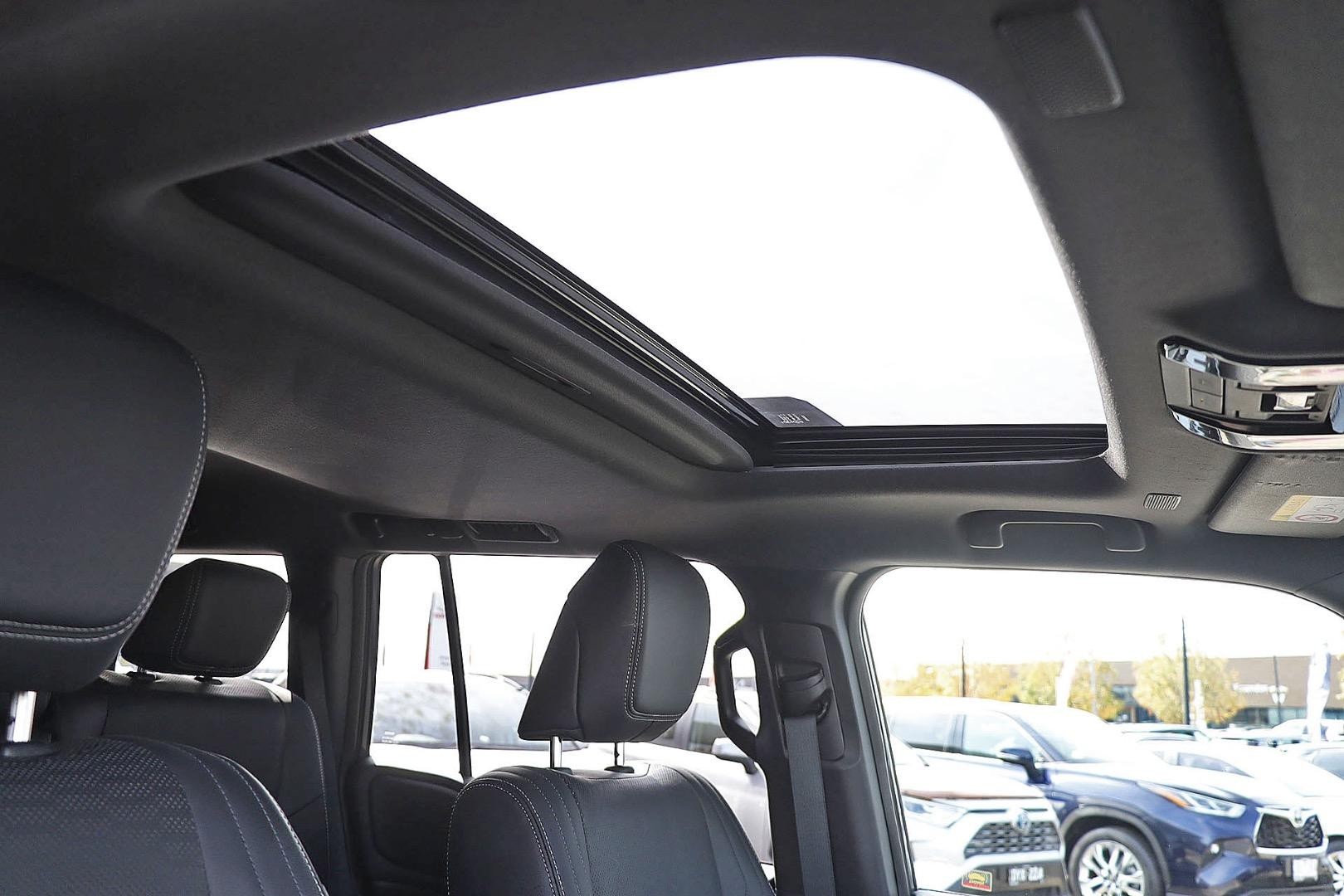 Toyota Landcruiser Prado image 4