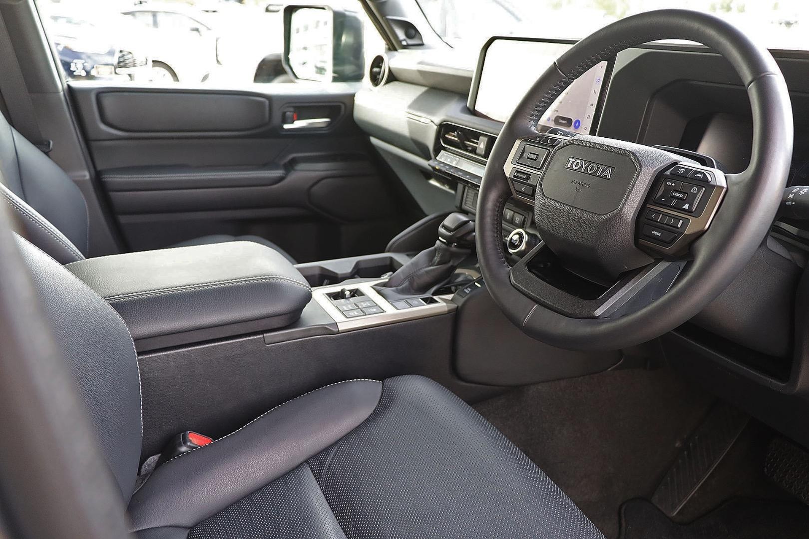 Toyota Landcruiser Prado image 3