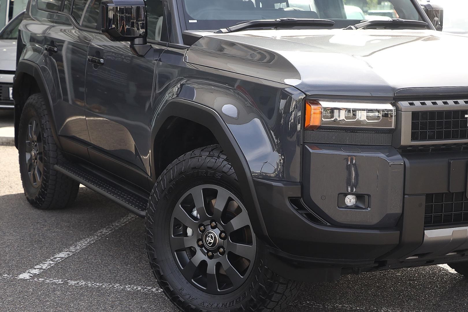 Toyota Landcruiser Prado image 2