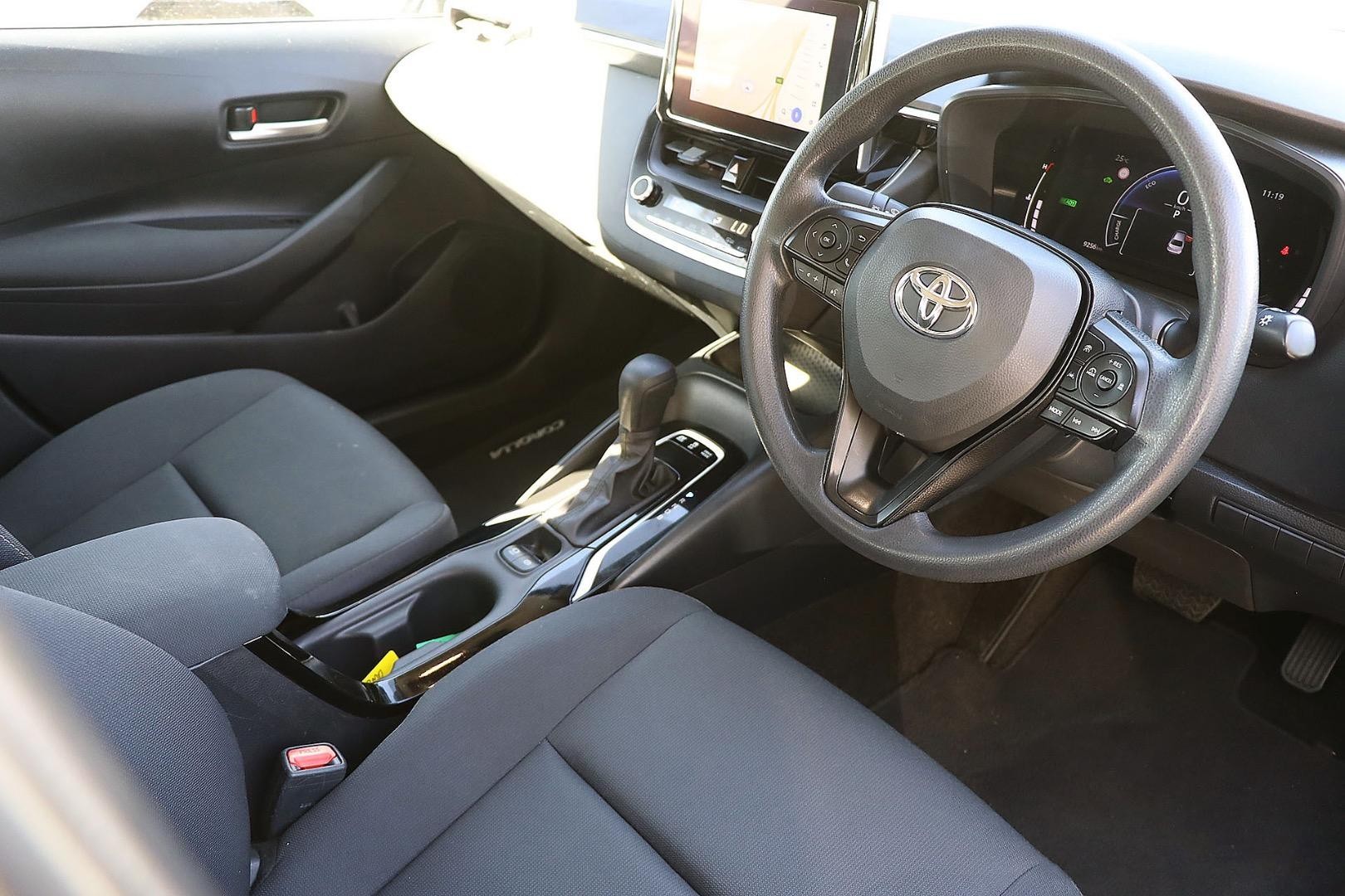 Toyota Corolla image 2