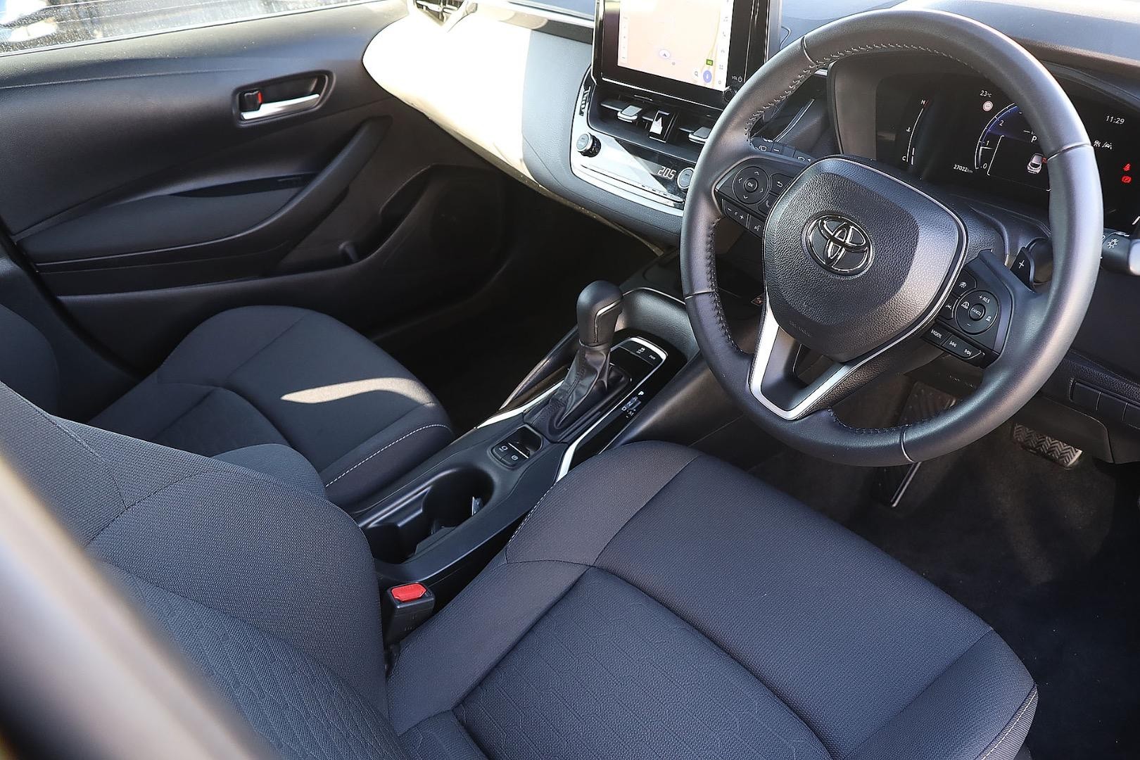 Toyota Corolla image 2