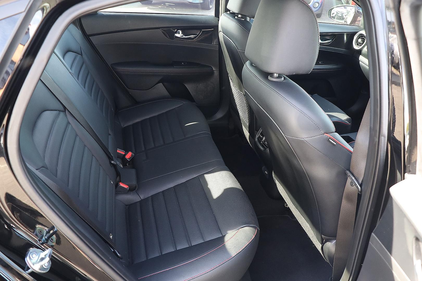 Kia Cerato image 2