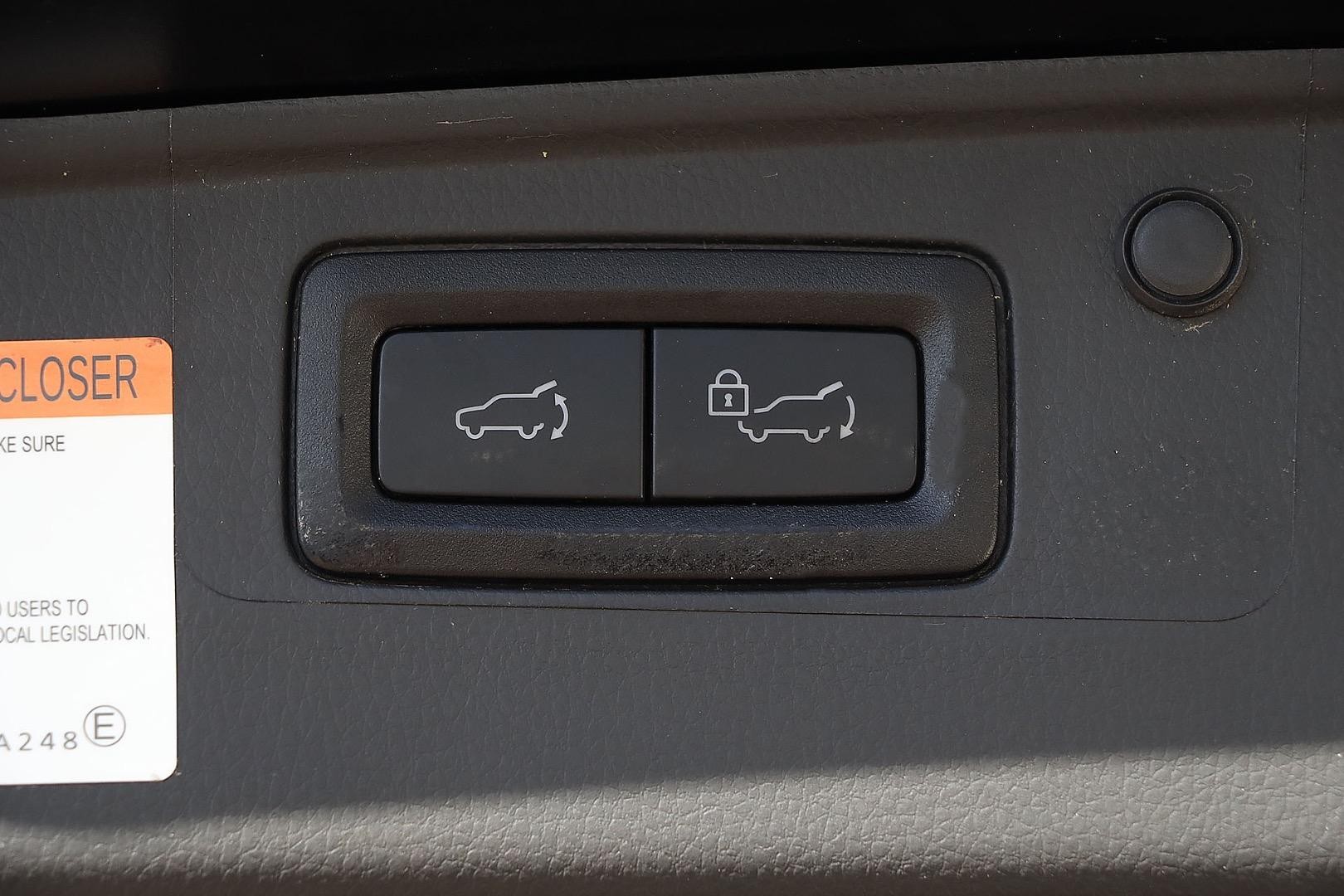 Mitsubishi Pajero Sport image 2