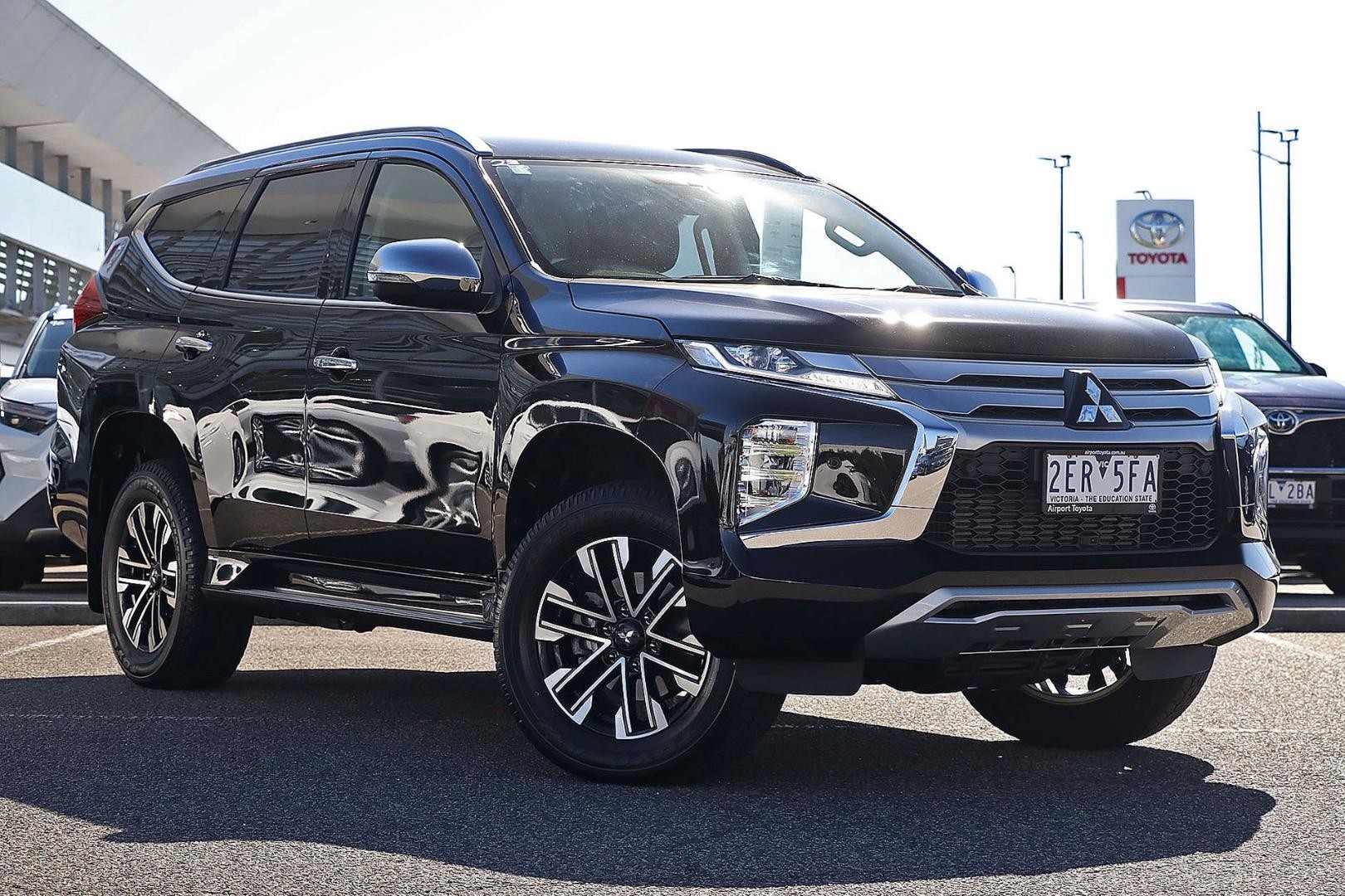 Mitsubishi Pajero Sport image 1