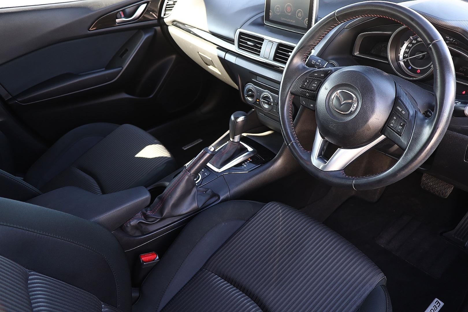 Mazda 3 image 2