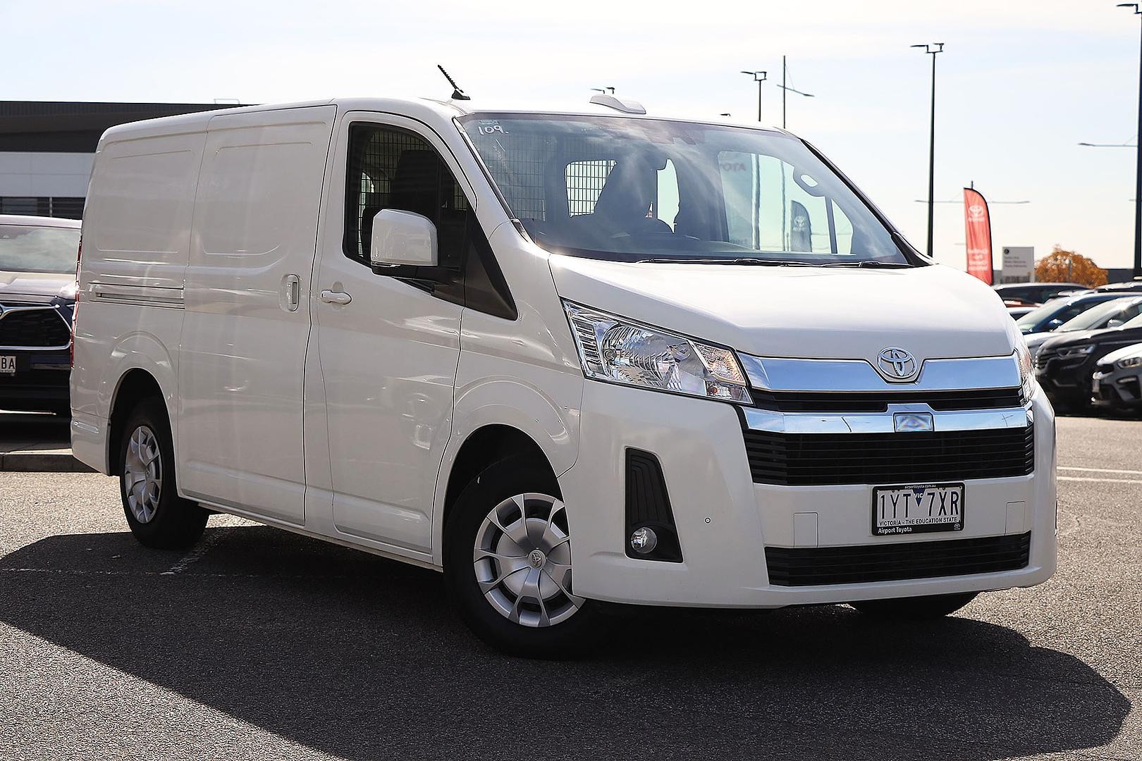 Toyota Hiace image 1