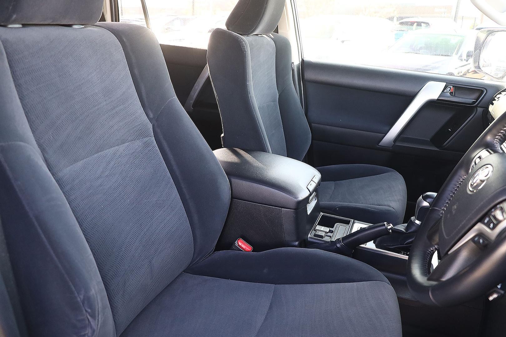 Toyota Landcruiser Prado image 2