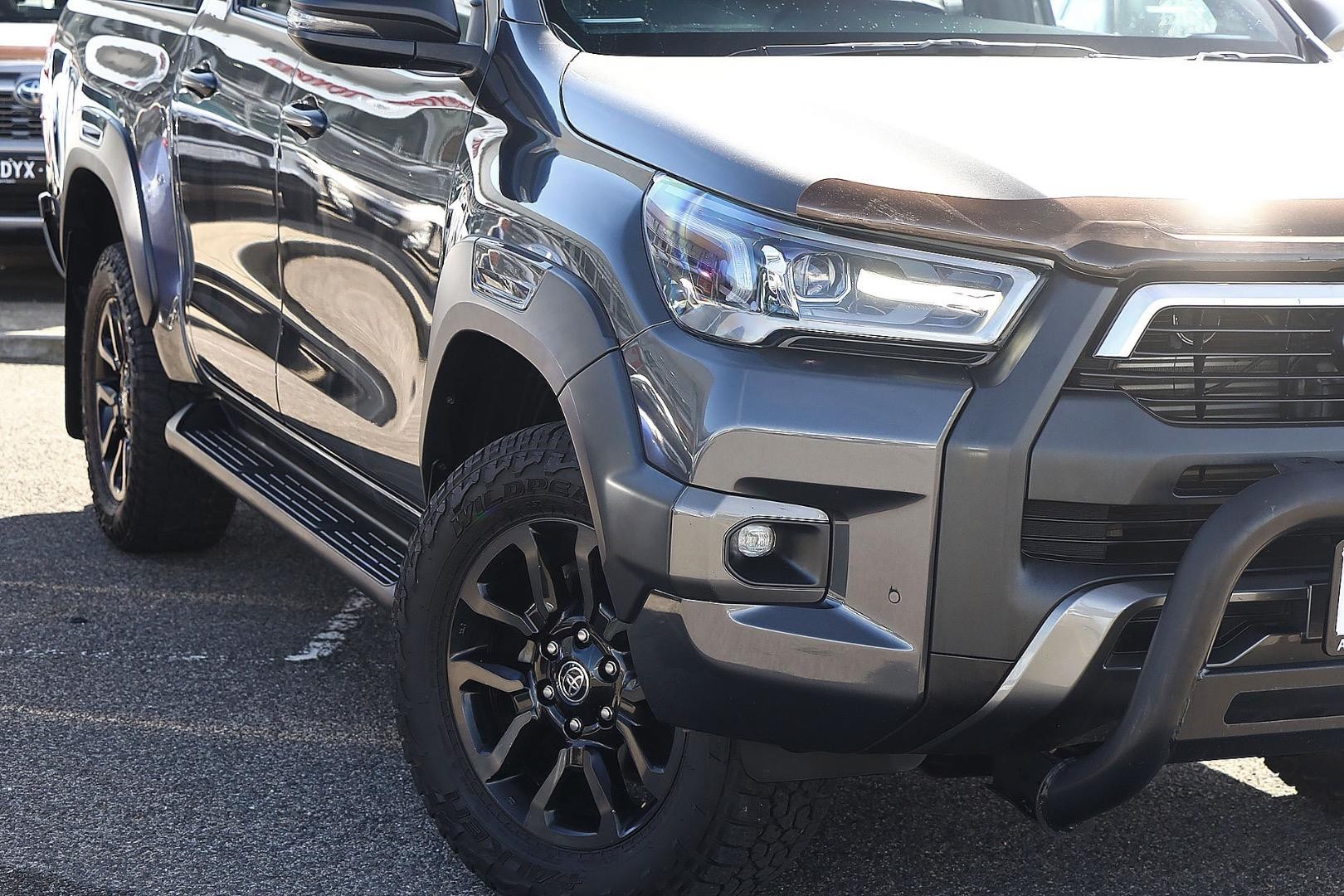 Toyota Hilux image 4
