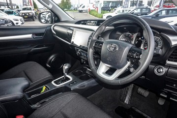 https://dvg-vehicle-assets.s3.amazonaws.com/81174/5yrmy8k4yfv8pywvzeizotxw3.jpg