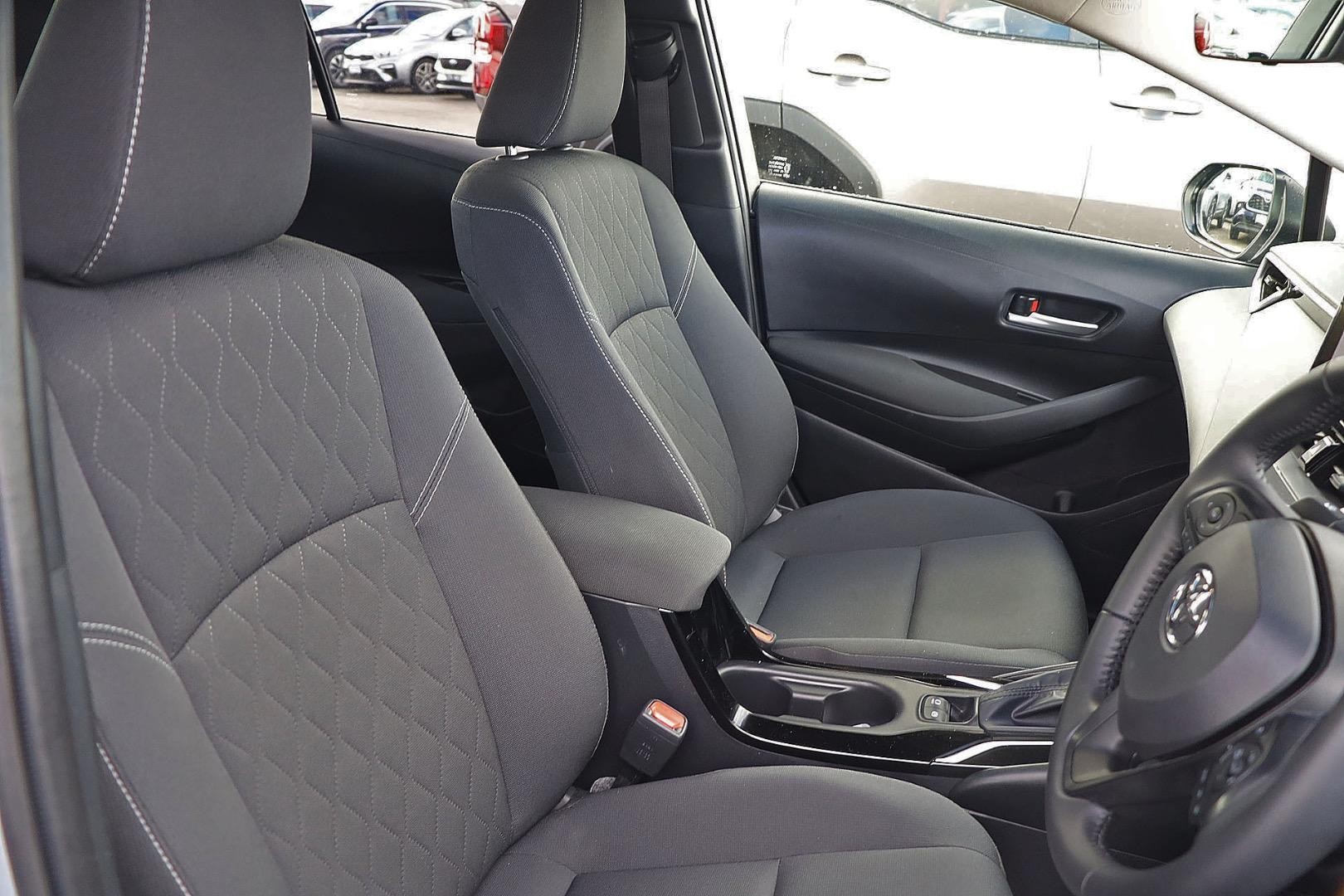 Toyota Corolla image 2