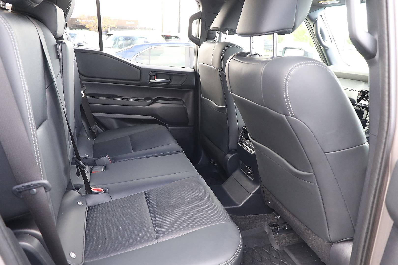 Toyota Landcruiser Prado image 3