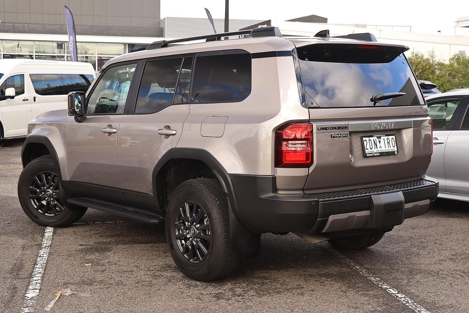 Toyota Landcruiser Prado image 3
