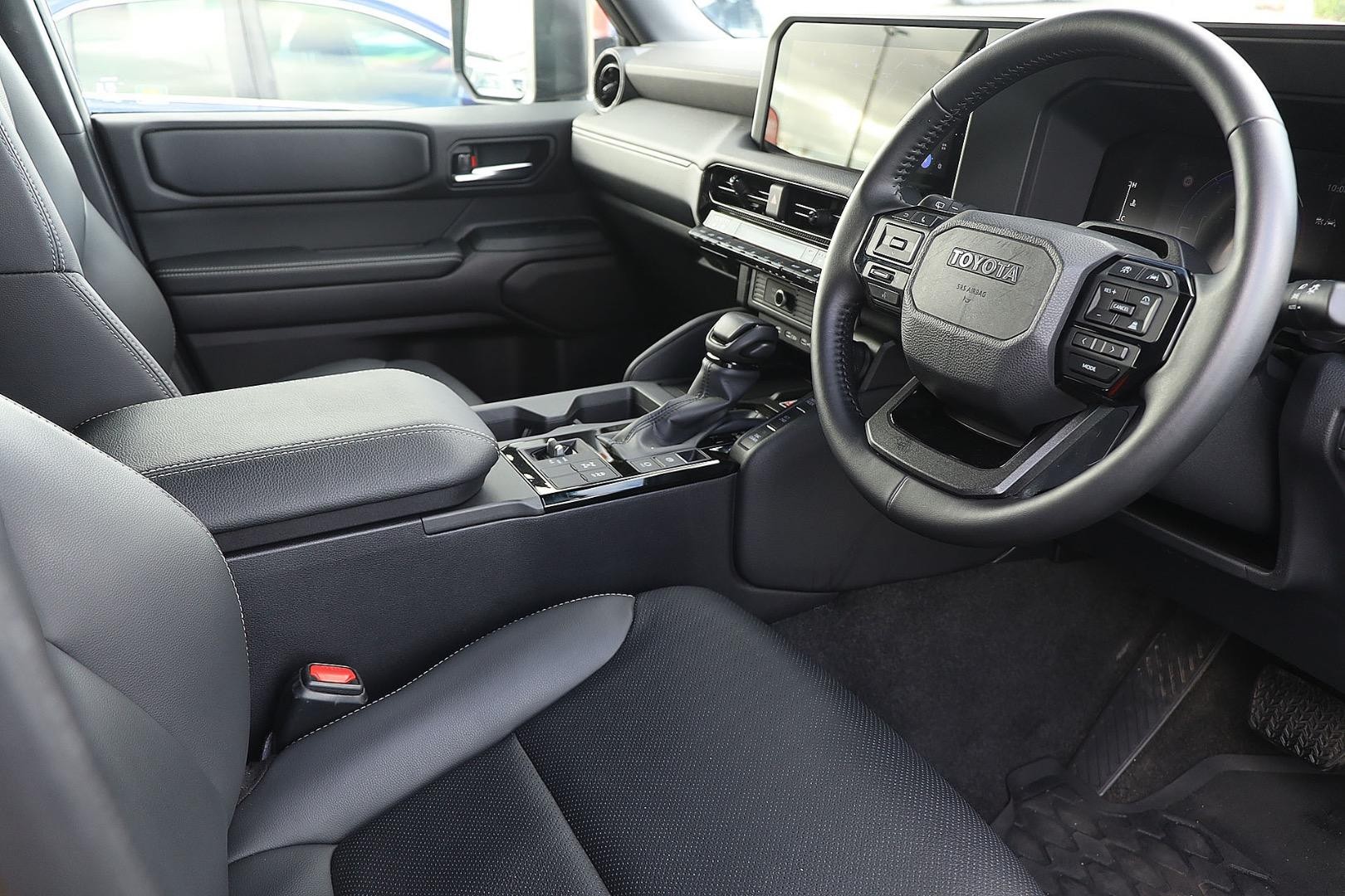 Toyota Landcruiser Prado image 2