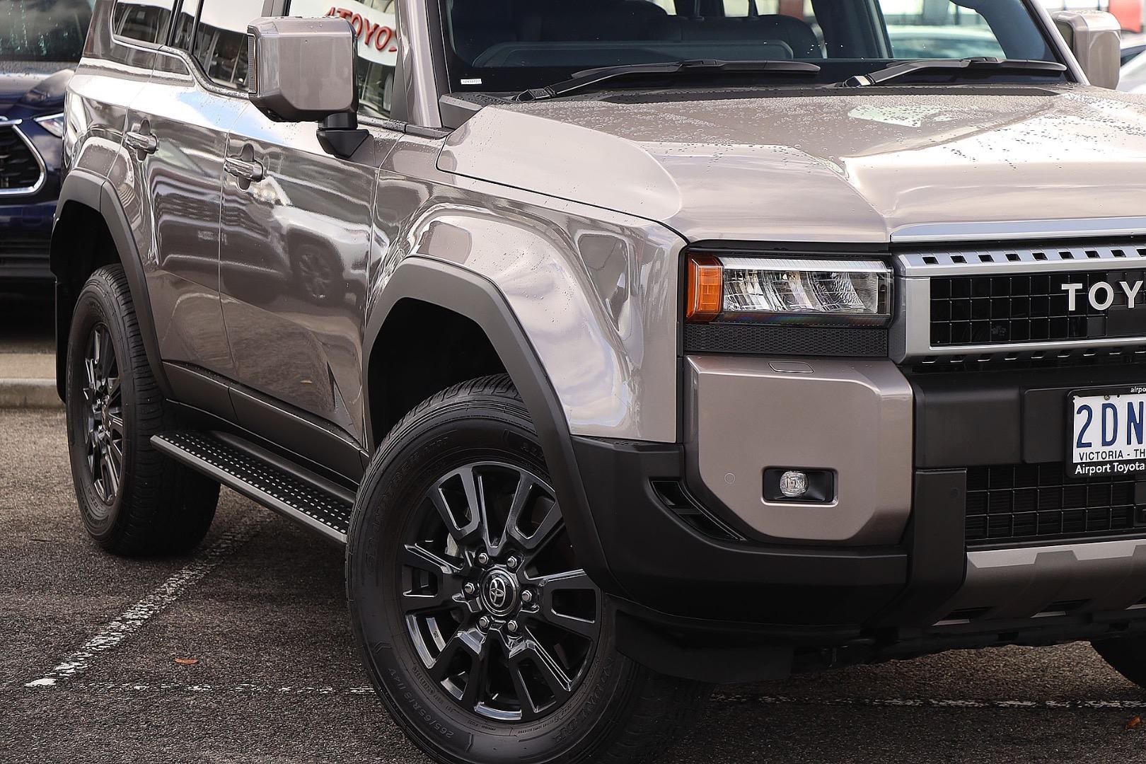 Toyota Landcruiser Prado image 2