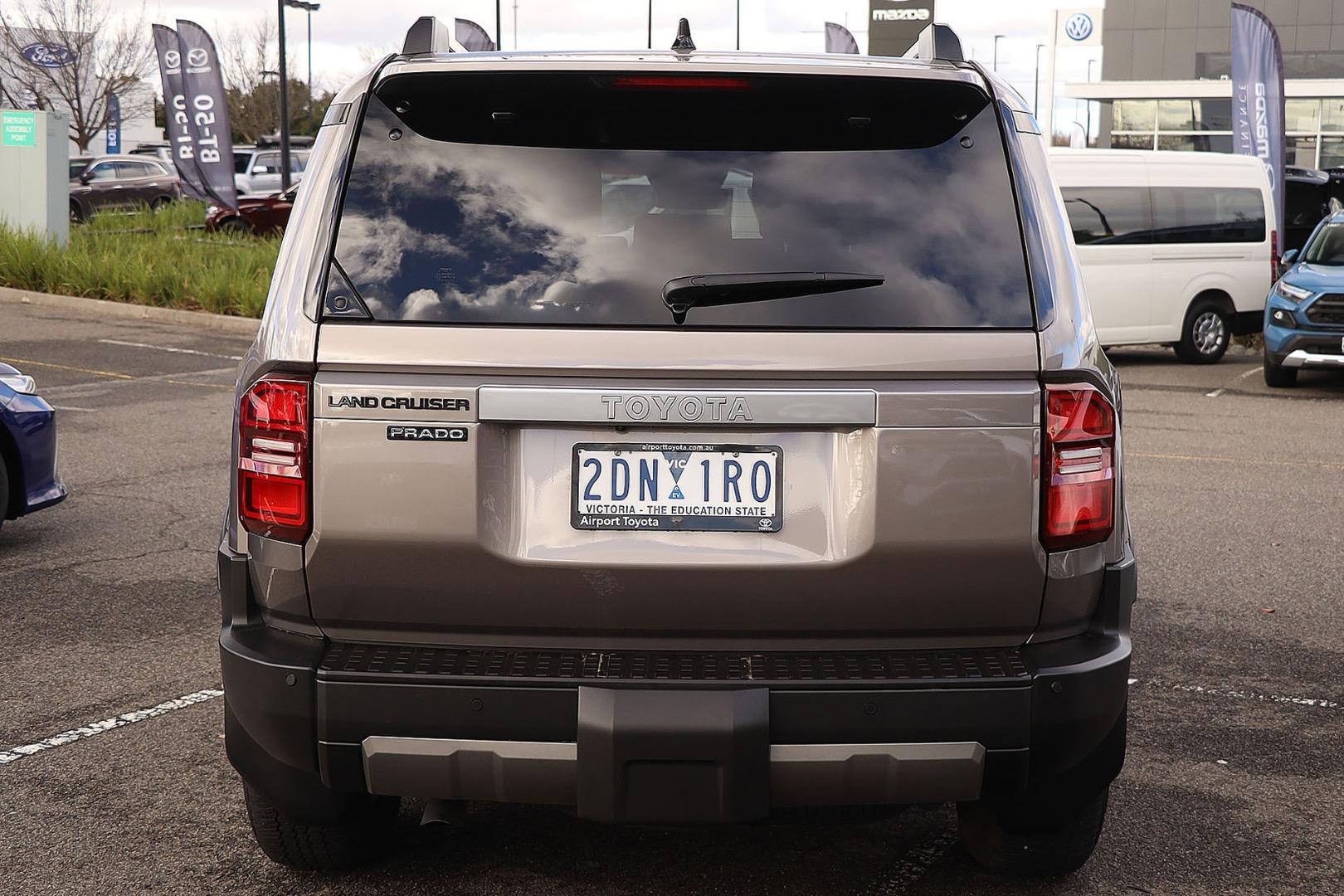 Toyota Landcruiser Prado image 4