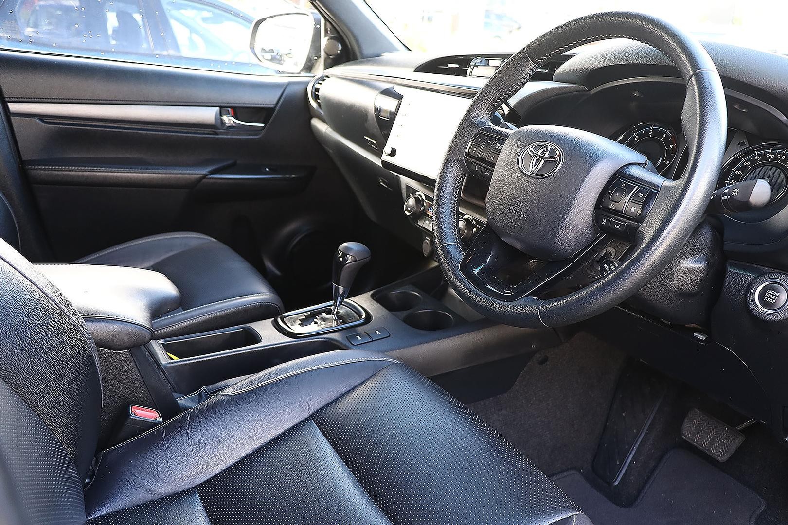 Toyota Hilux image 4