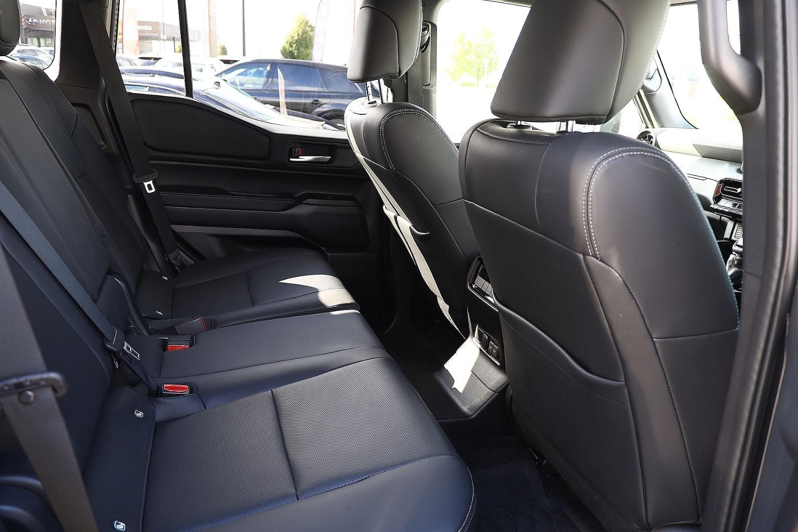 Toyota Landcruiser Prado image 3