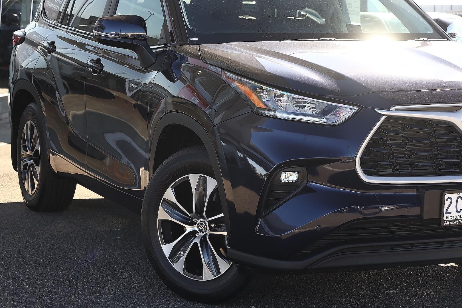 Toyota Kluger image 4