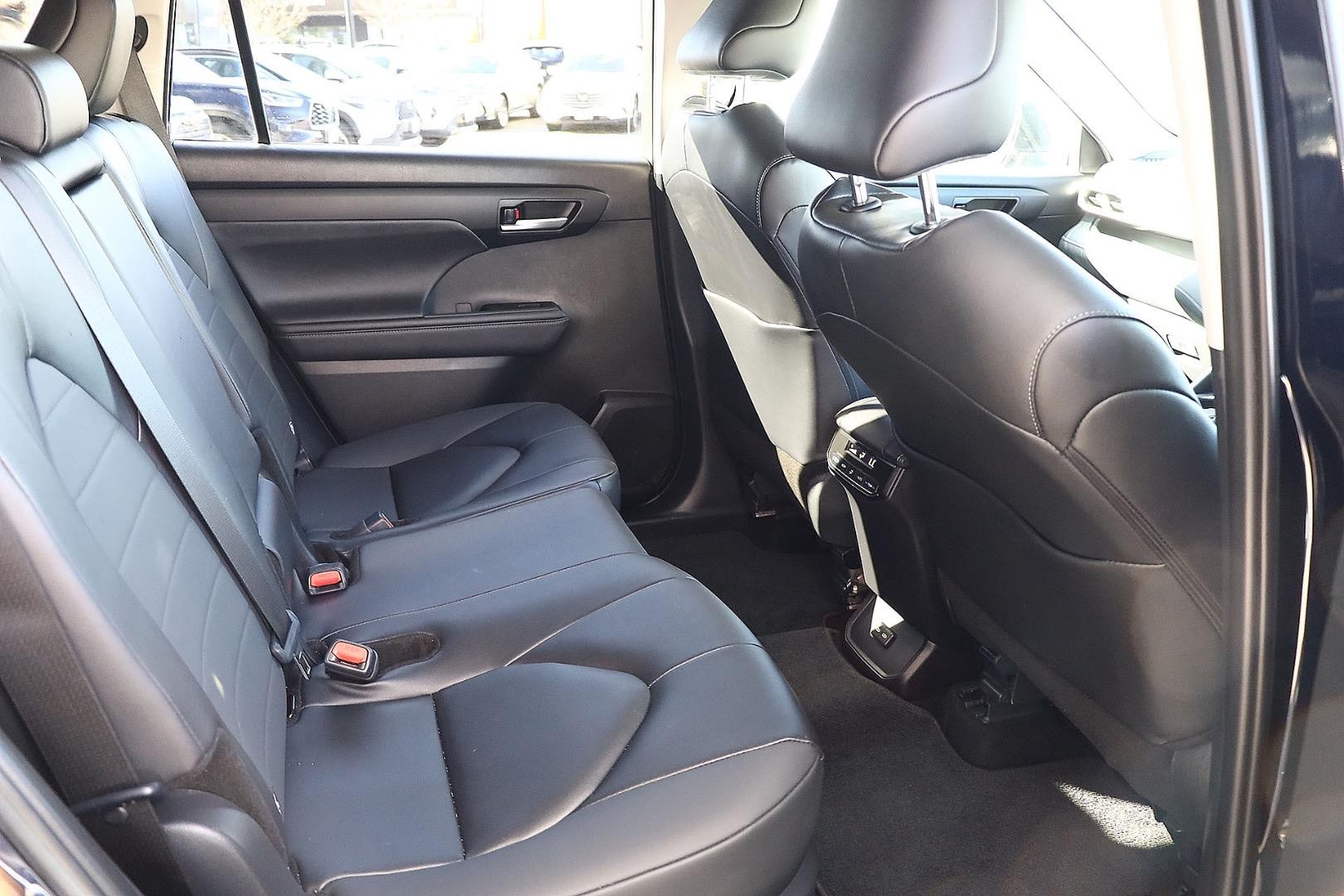 Toyota Kluger image 3