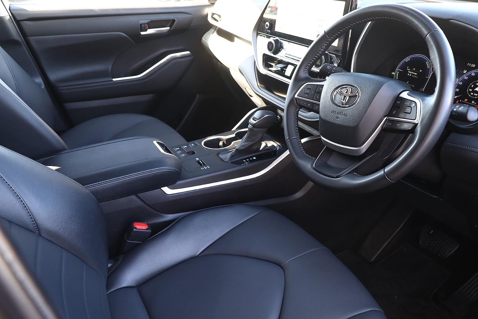 Toyota Kluger image 2