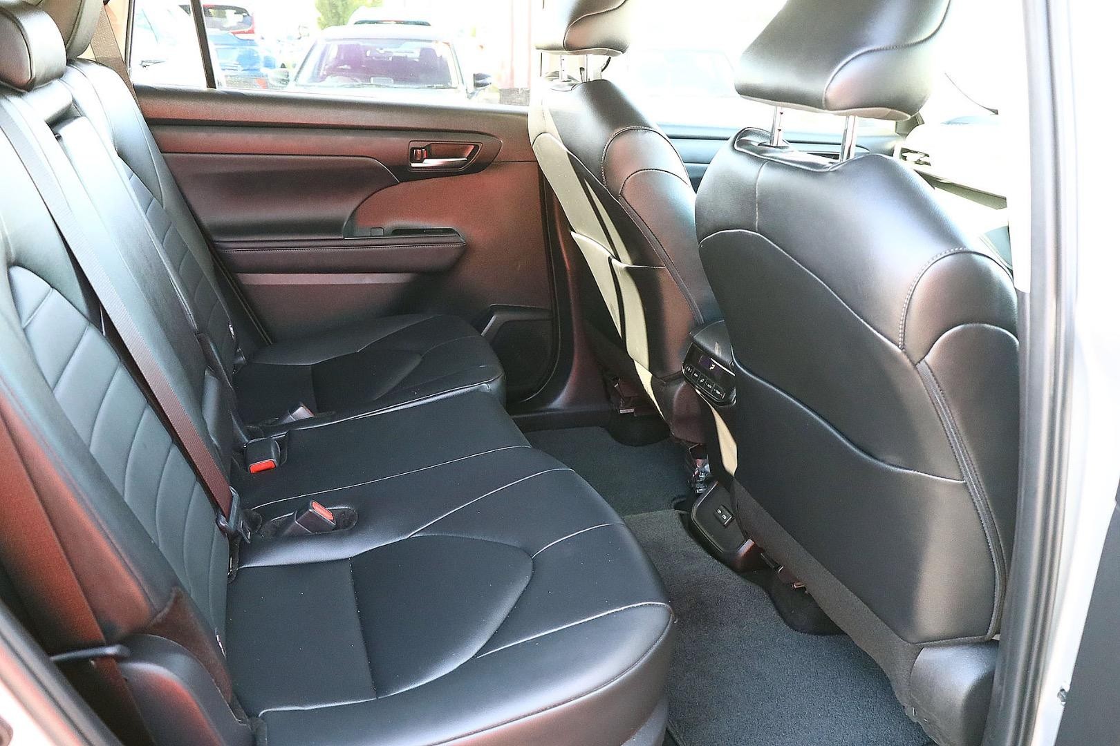 Toyota Kluger image 2