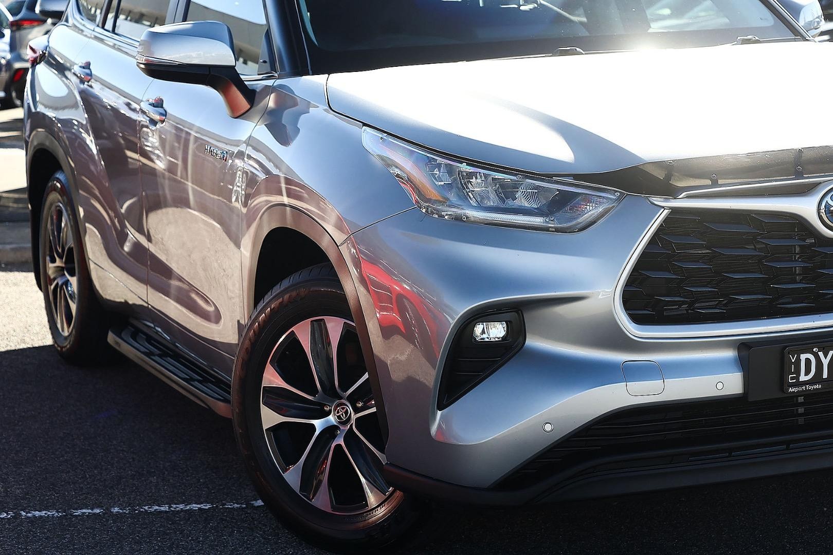 Toyota Kluger image 4